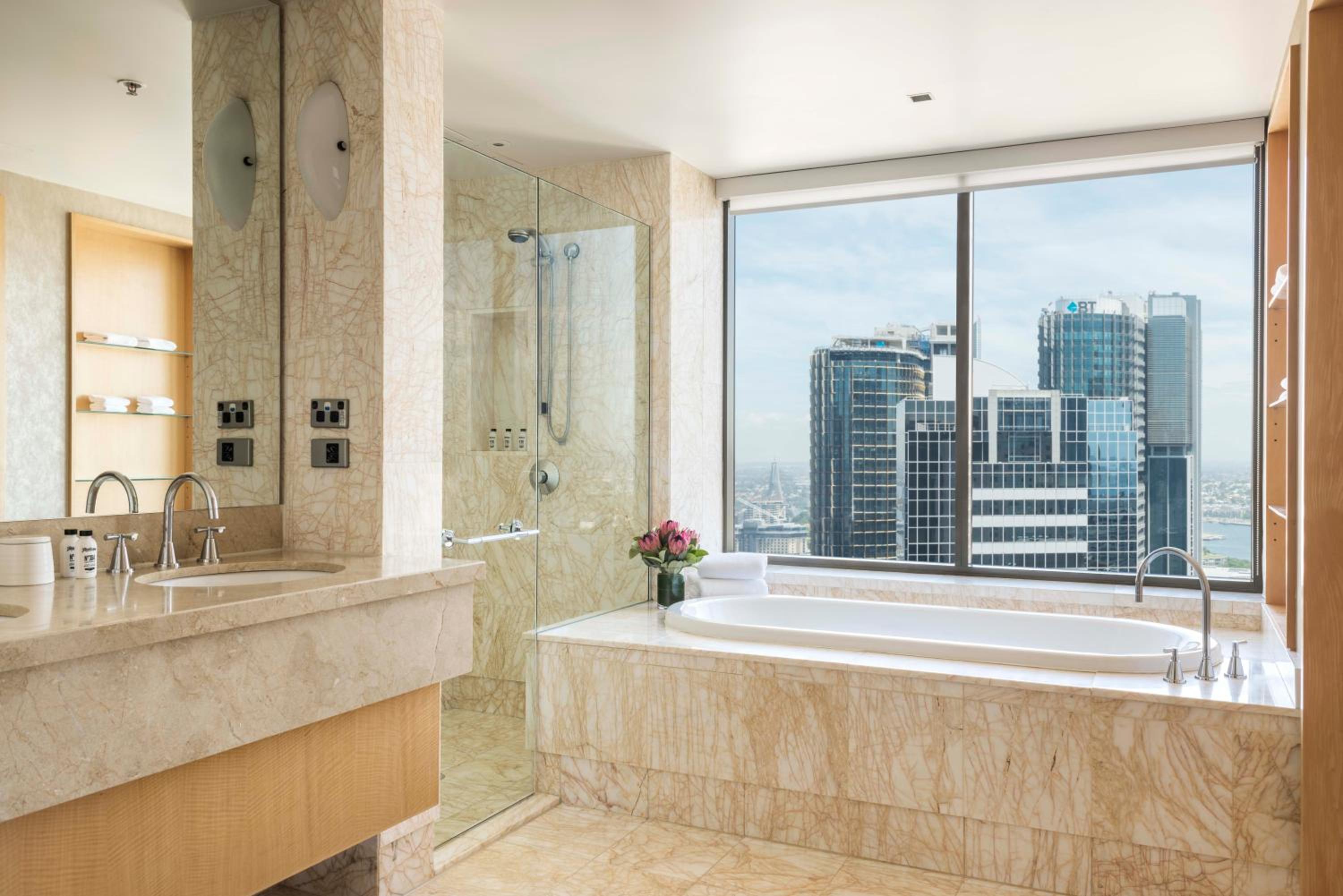 Executive Suite with Club Lounge Access