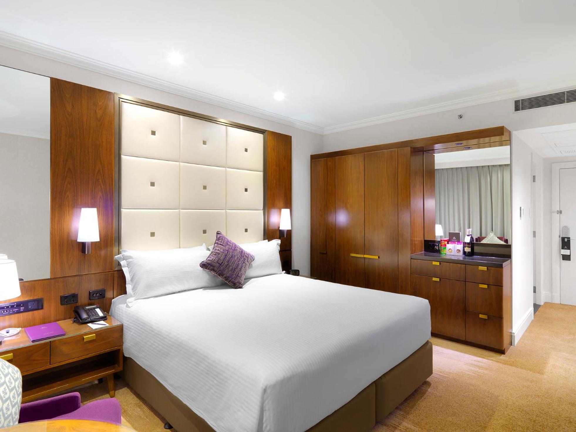 Deluxe King Room - Photo 5