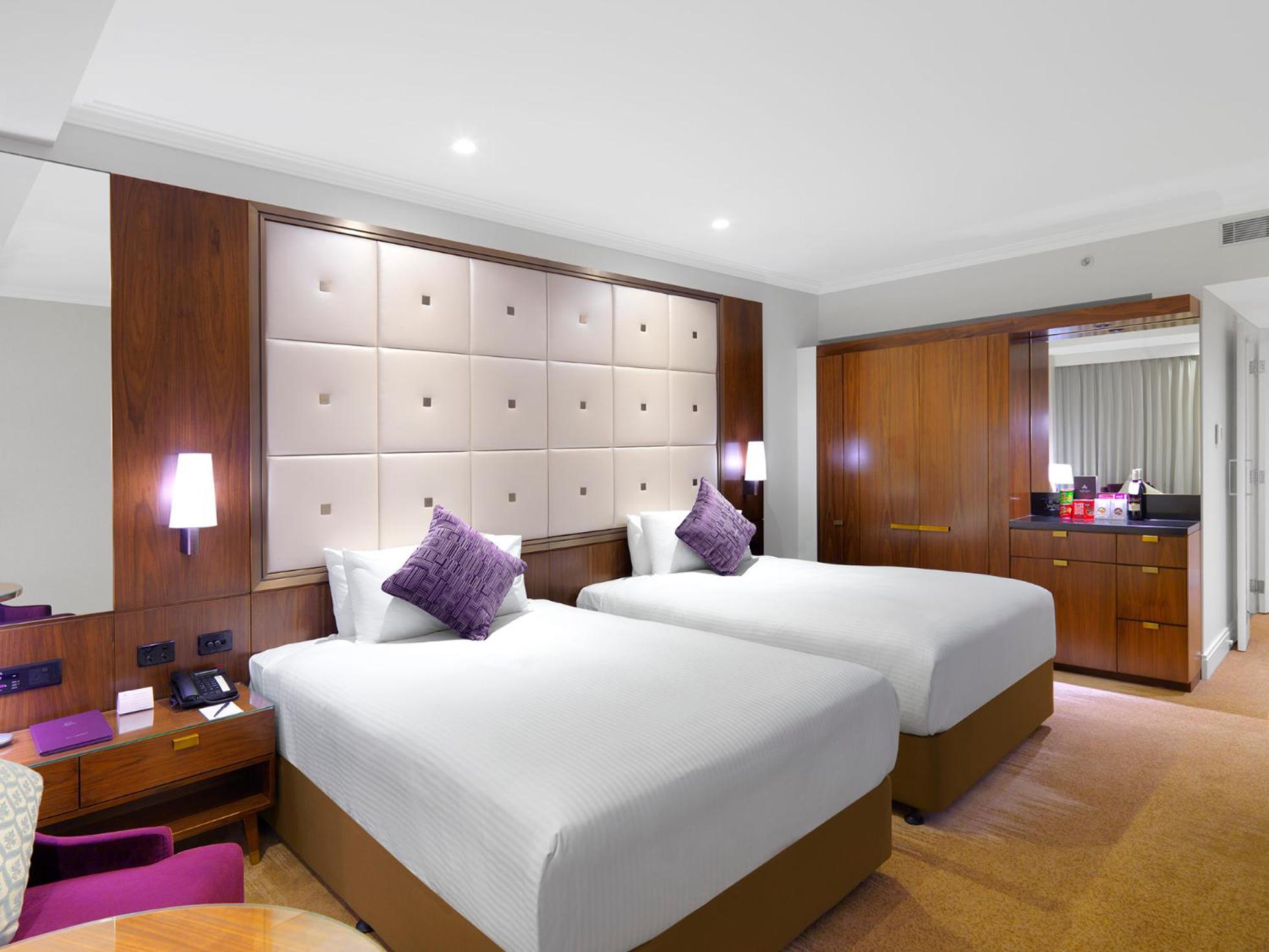 Deluxe Twin Room thumbnail 5