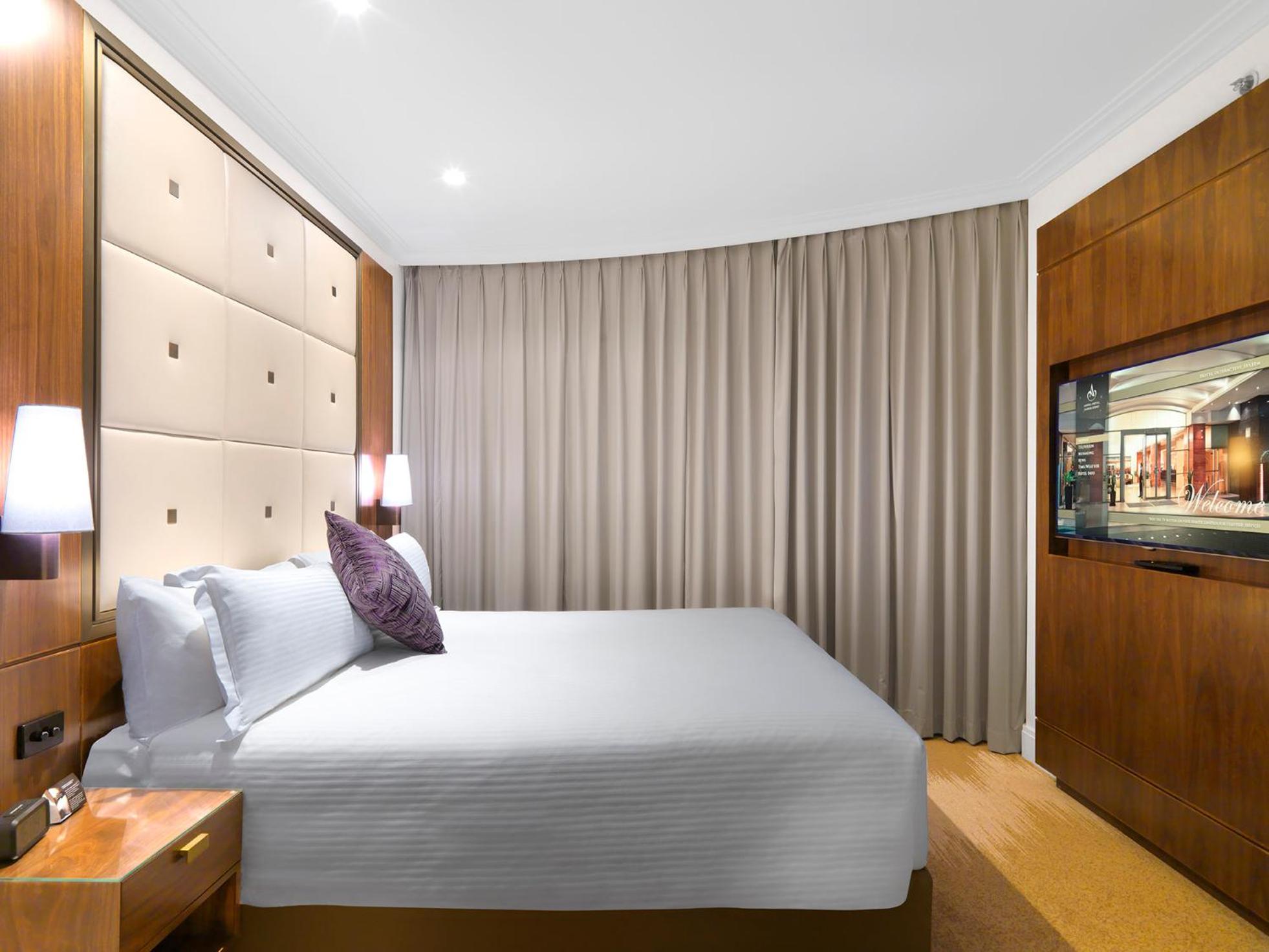 Deluxe Park Suite - Photo 4