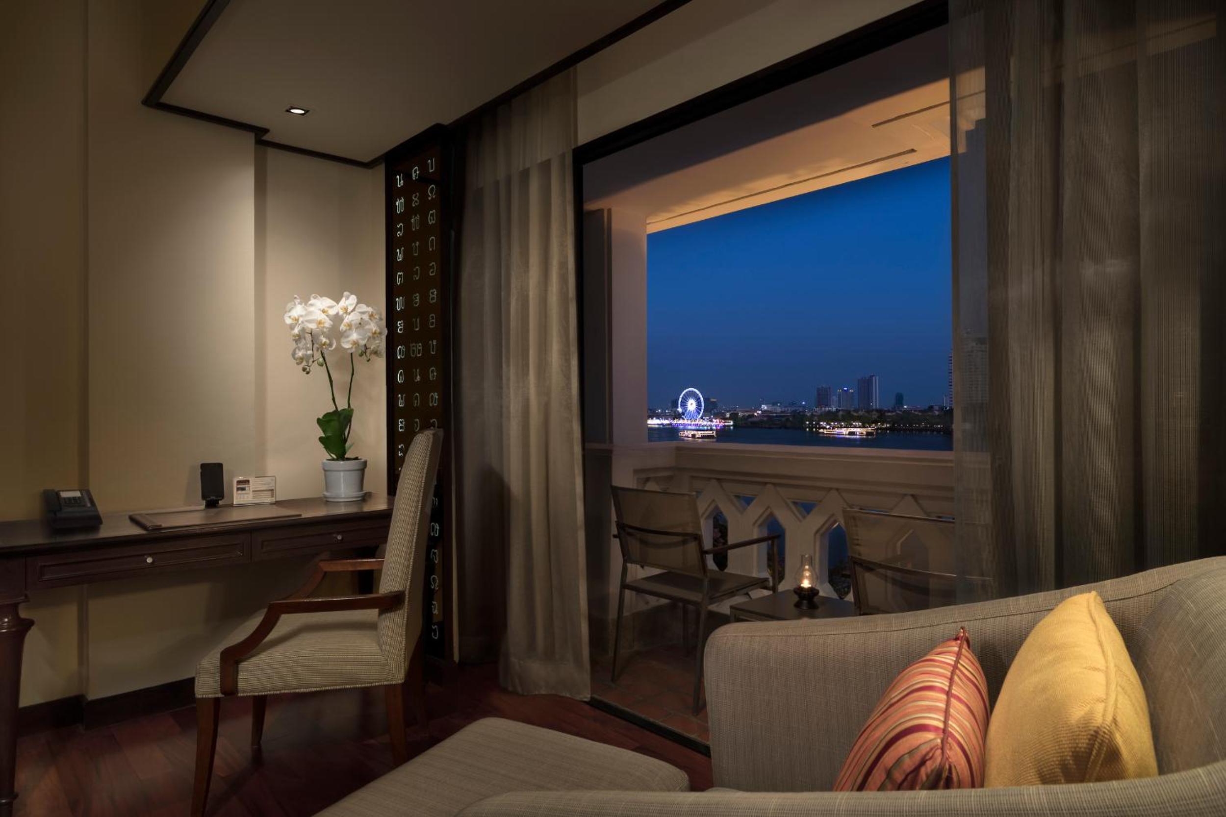 Deluxe Riverfront Room