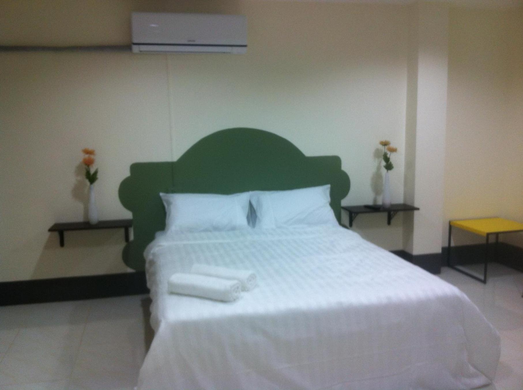Queen Room - Photo 8
