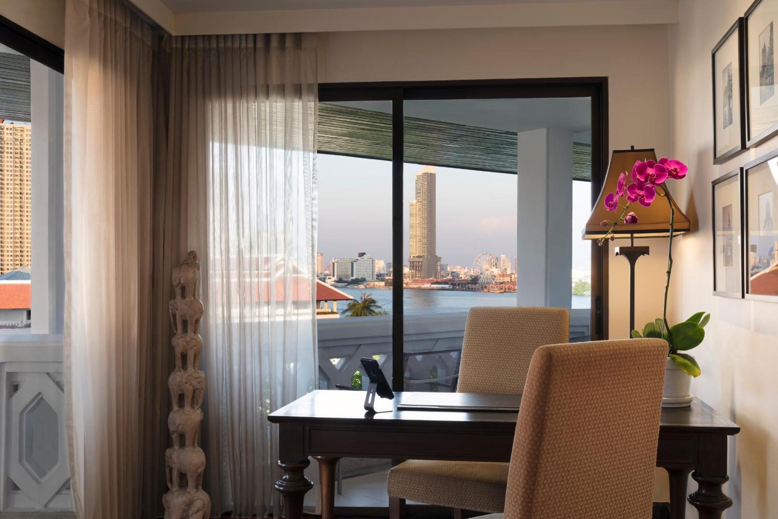Junior Suite (Non Smoking) thumbnail 5