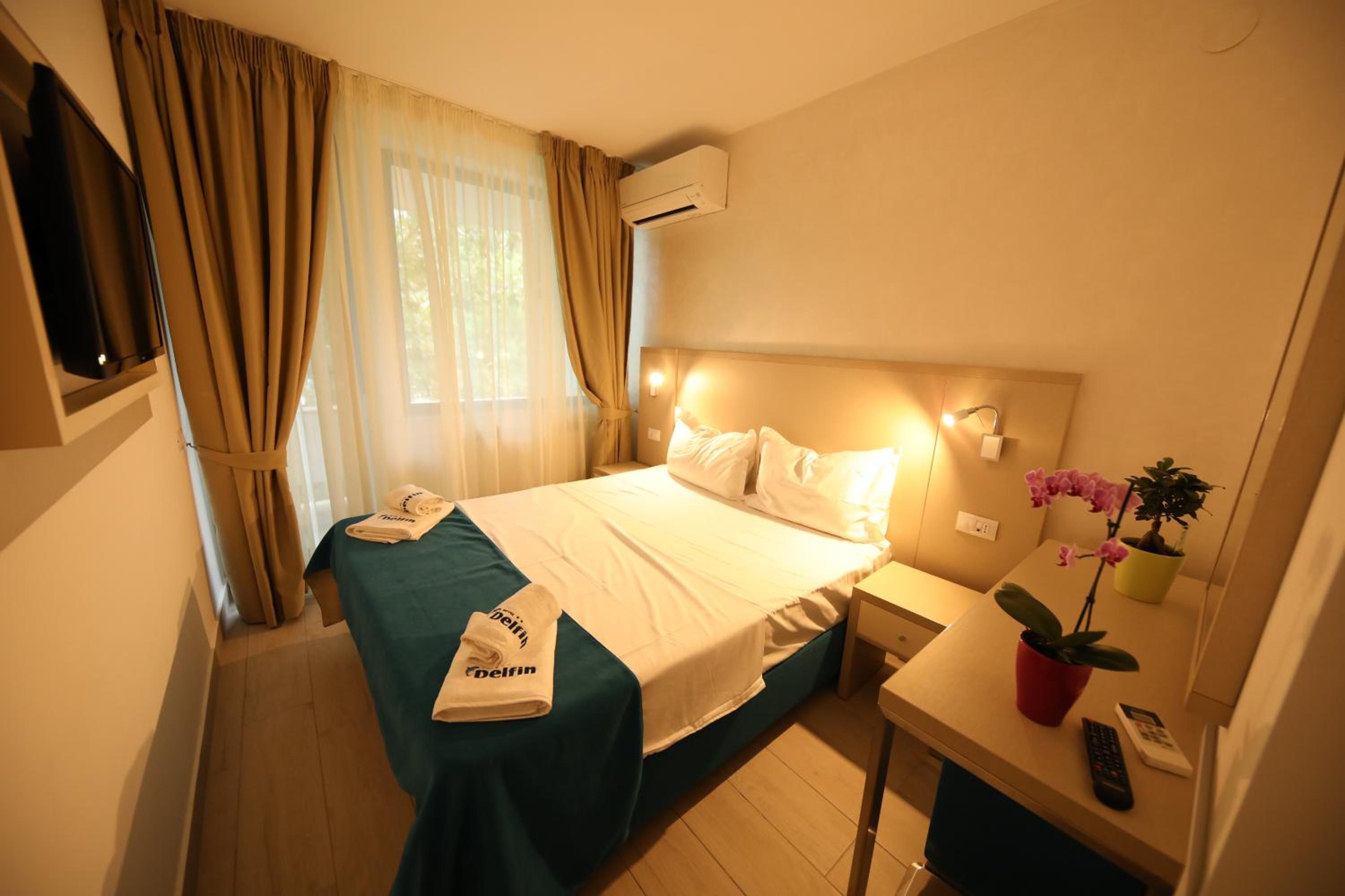 Double Room with Balcony - Photo 2