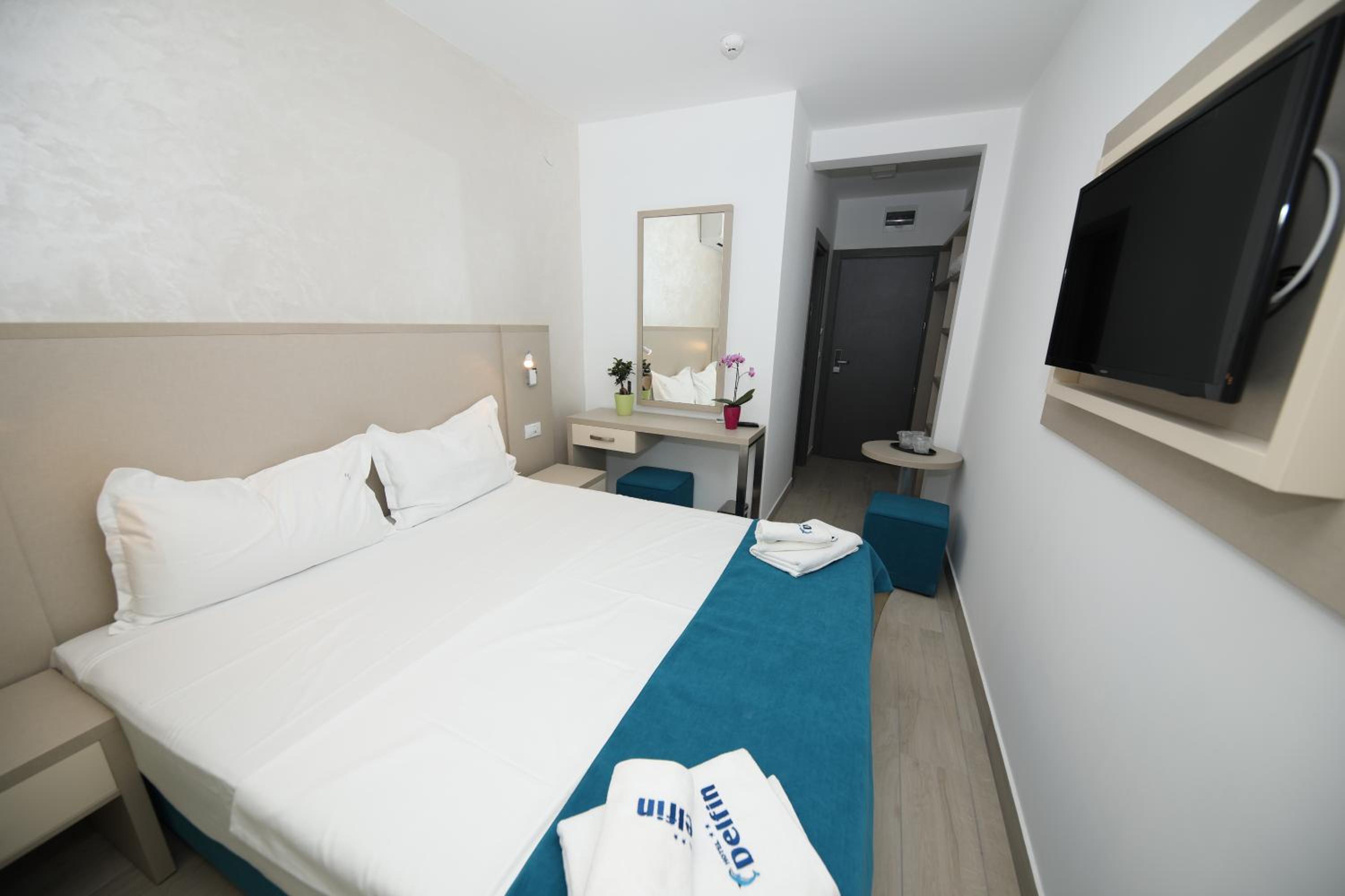 King Room with Balcony - Photo 1