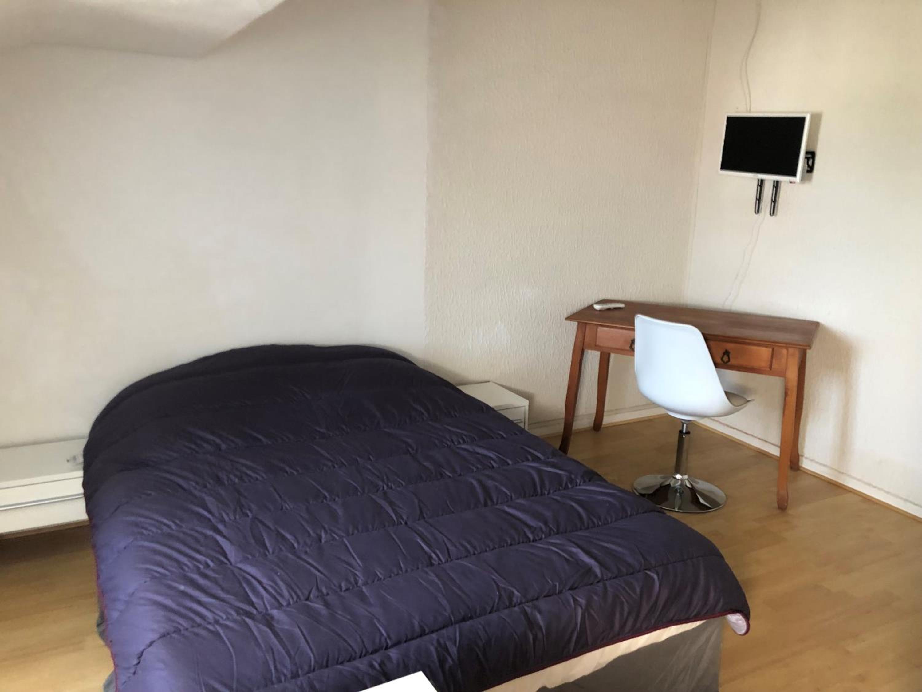 Studio Apartment - Photo 1