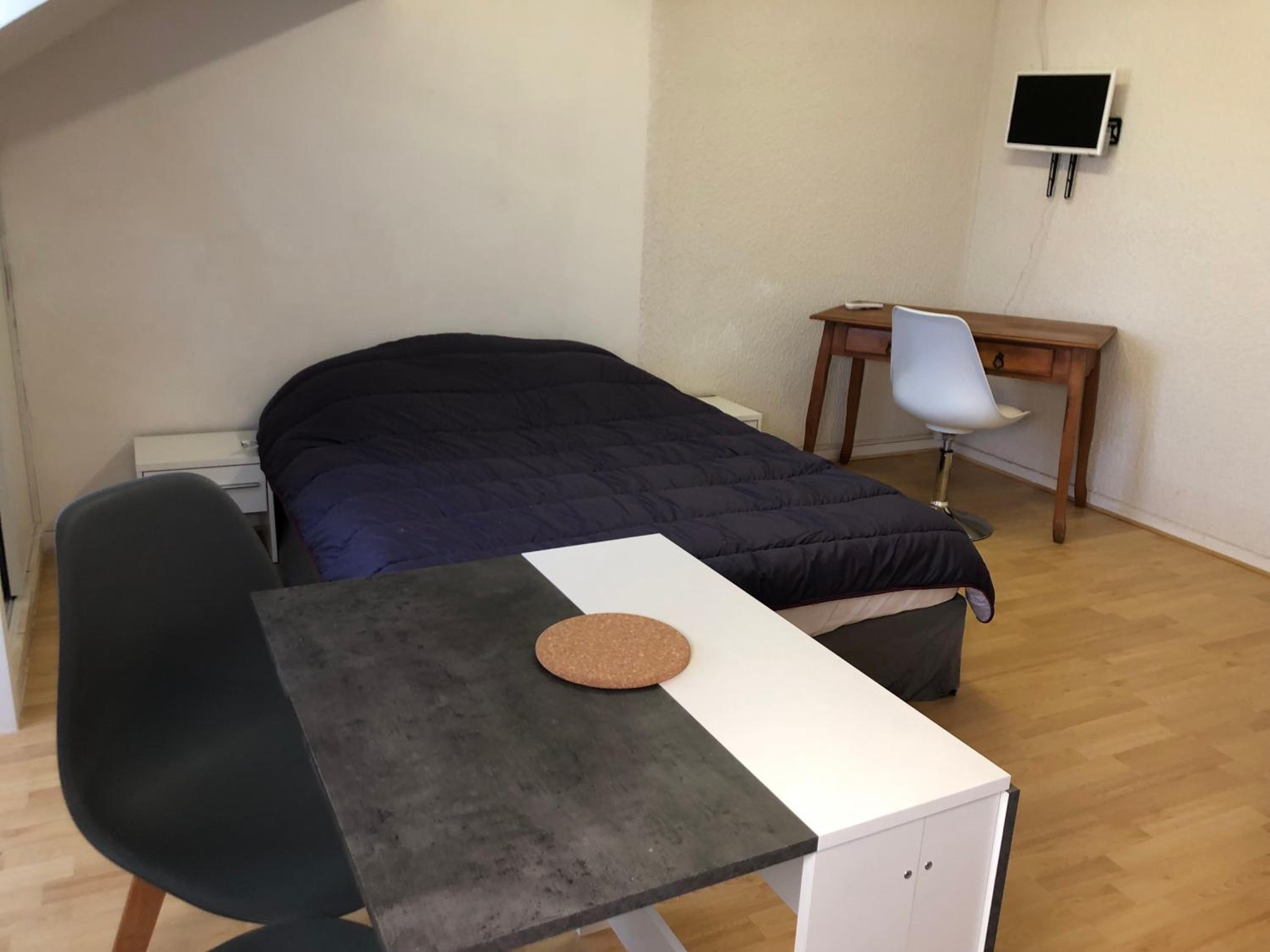 Studio Apartment - Photo 6