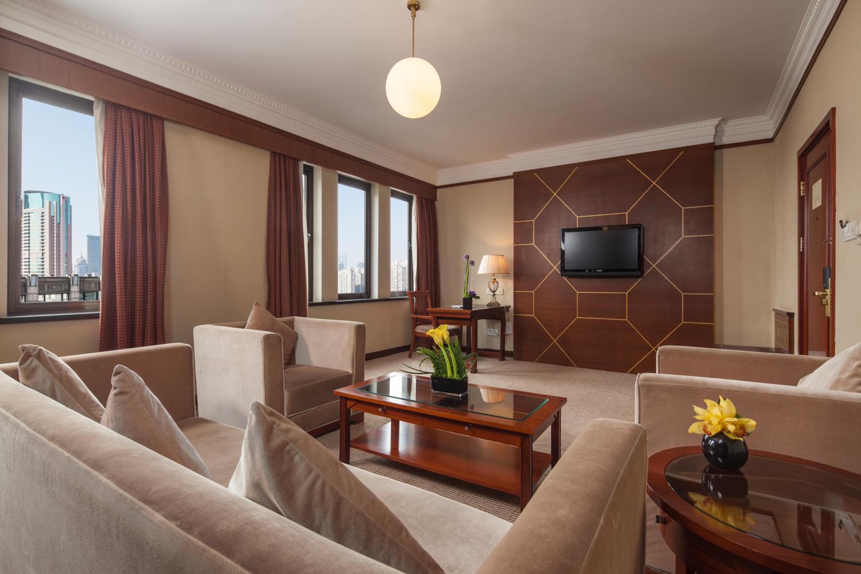 Deluxe Double Suite - Free Shanghai bus tour ticket per stay (two person)