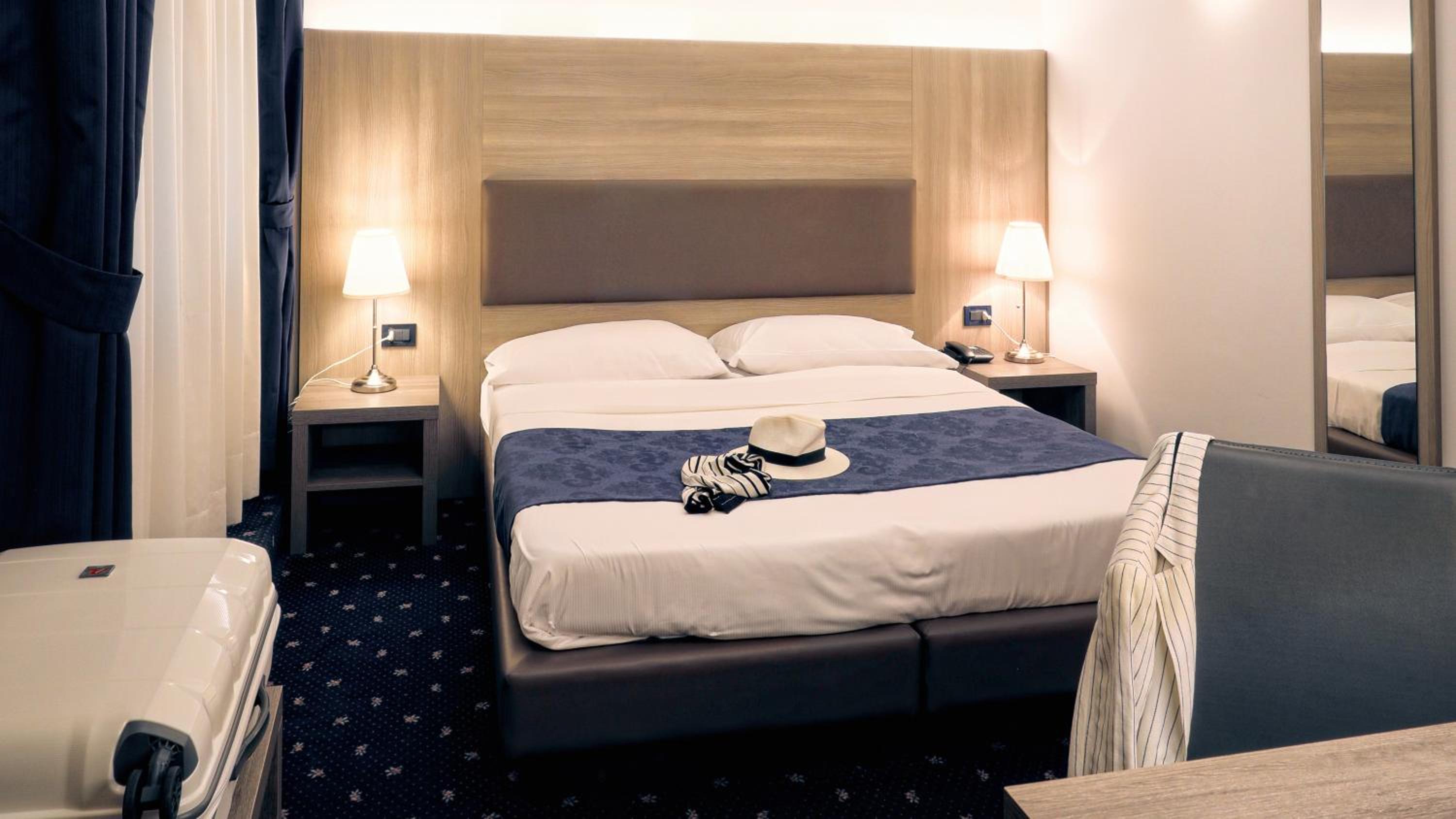 Double or Twin Room - Photo 10