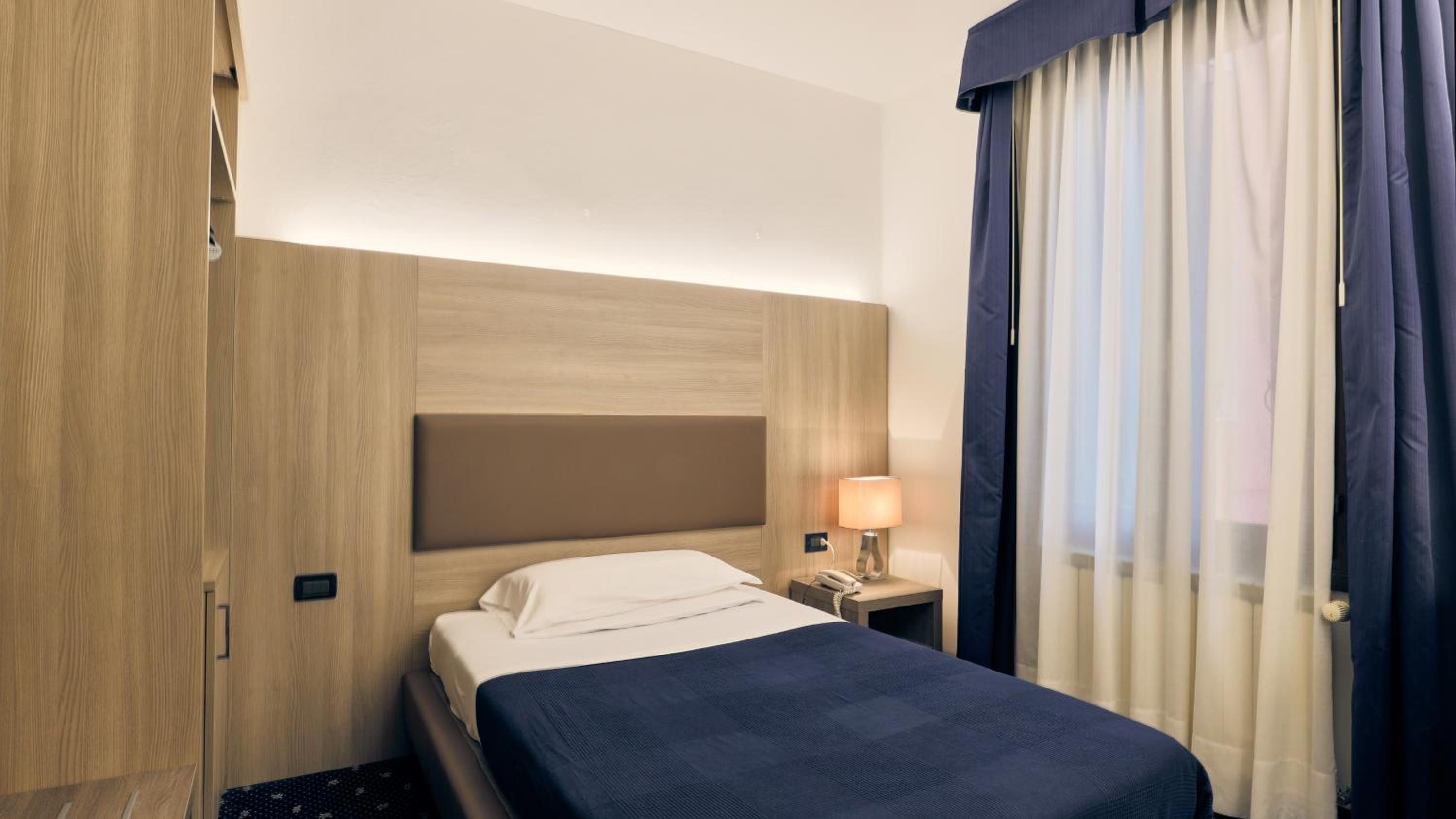 Single Room photo 1