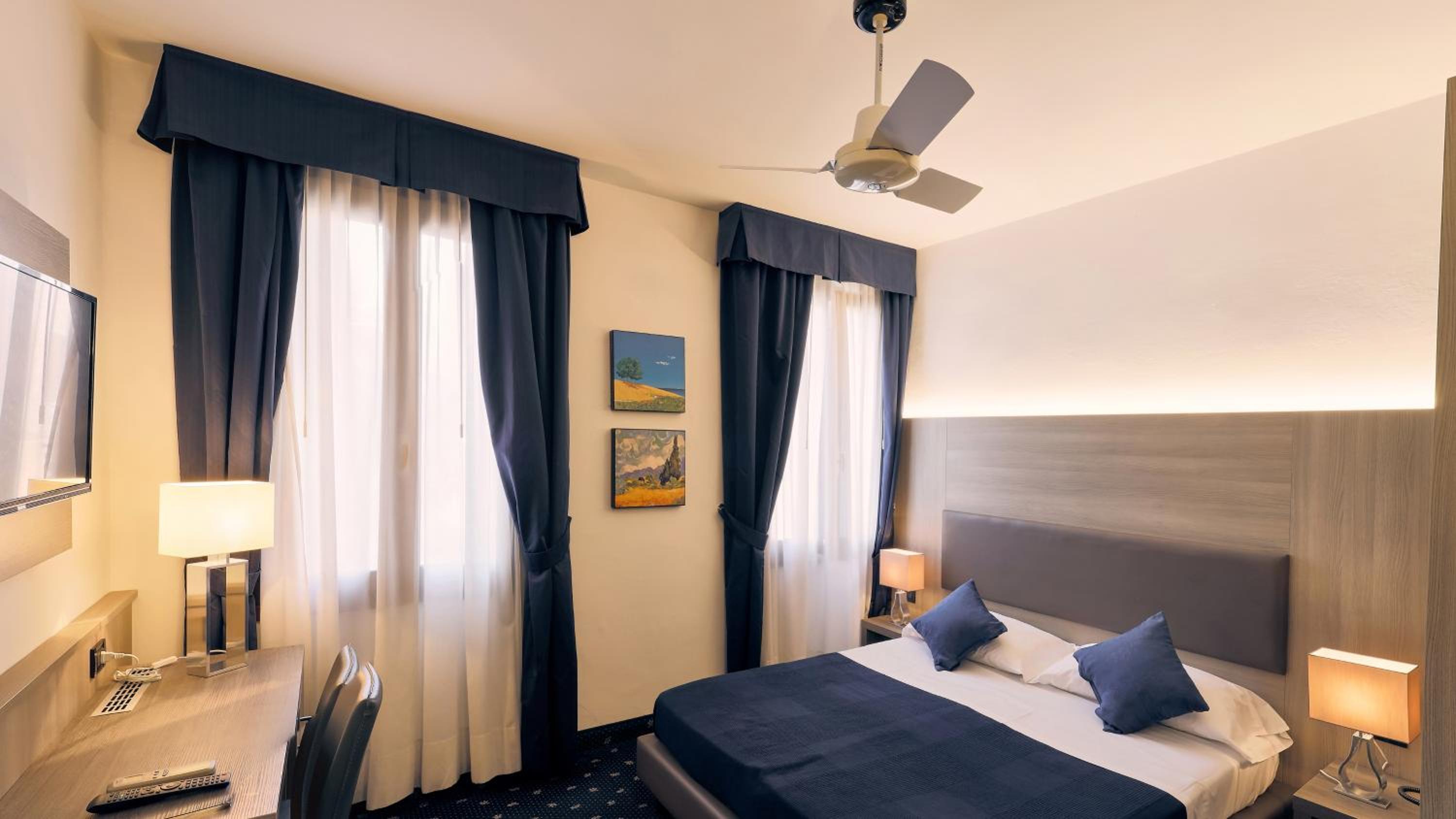 Double or Twin Room - Photo 7