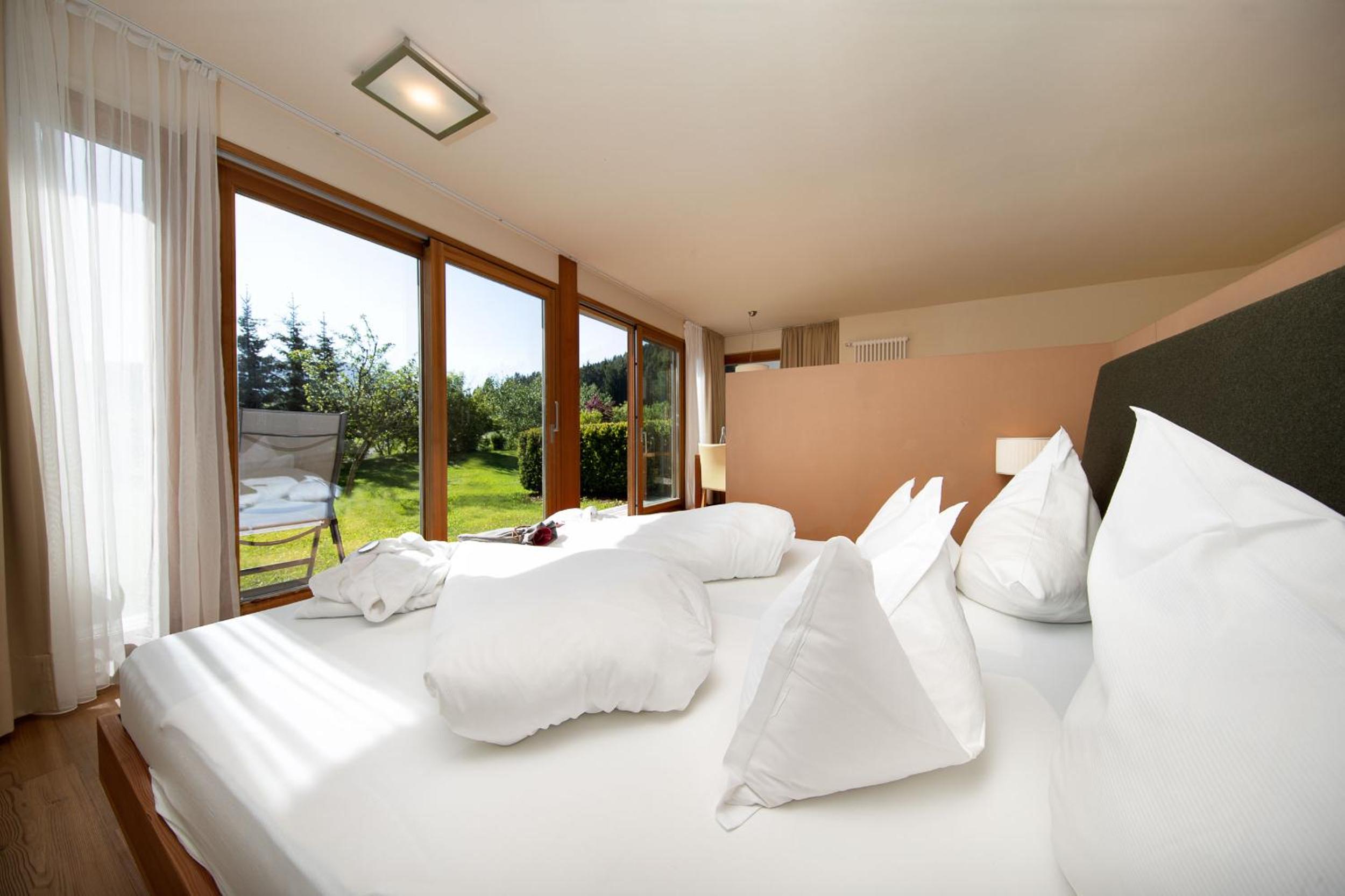 Deluxe Suite with Balcony photo 2