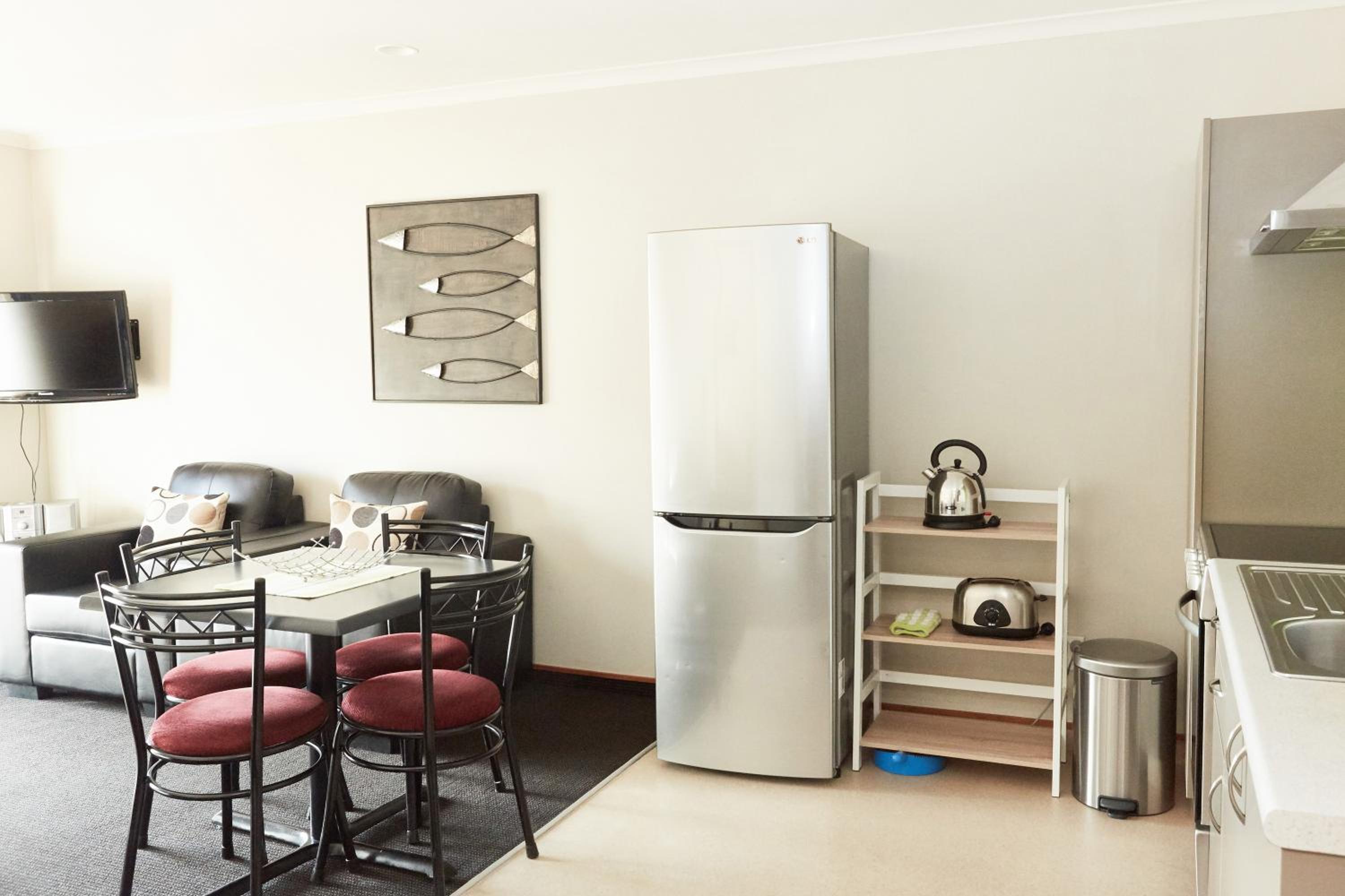 Two-Bedroom Apartment with kitchen photo 2