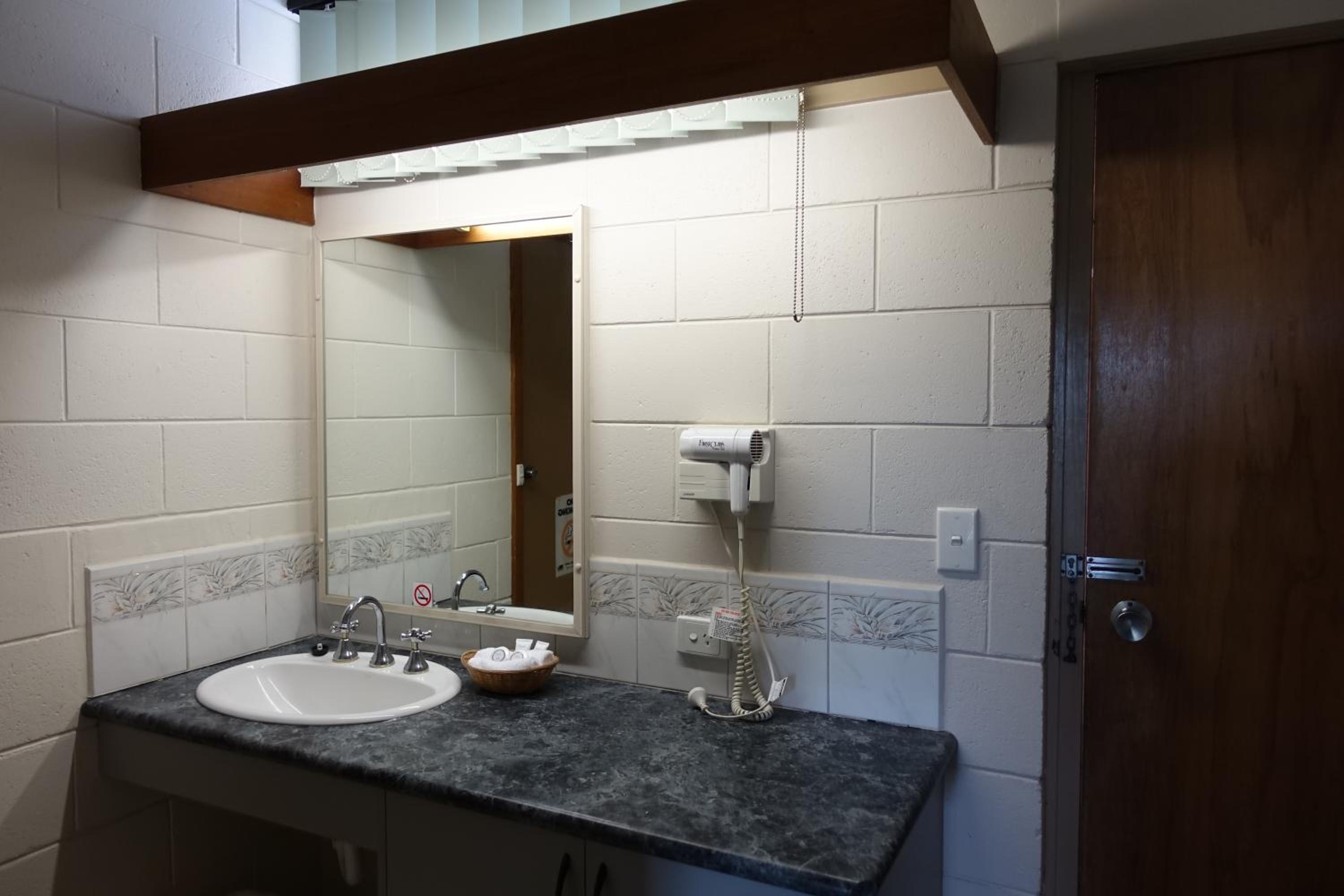 Deluxe Suite with Spa Bath photo 2