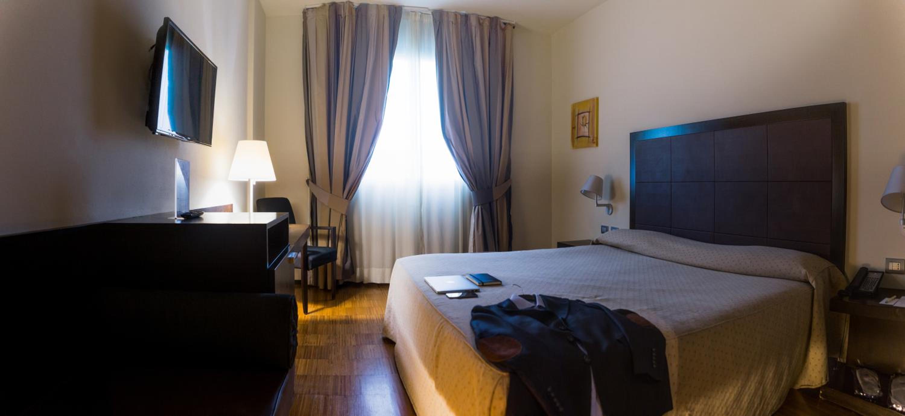 Standard Double Room - Photo 6