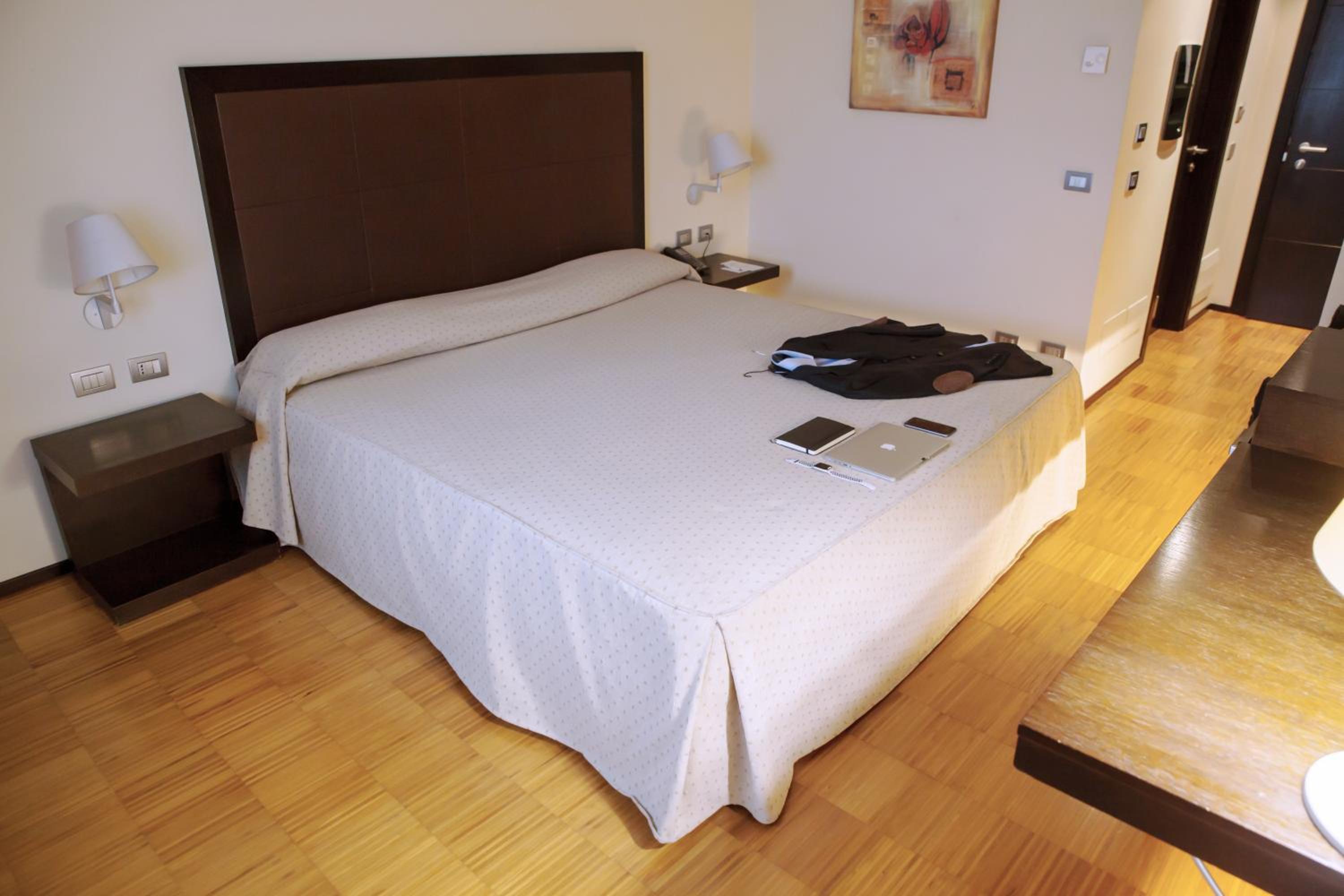 Standard Double Room - Photo 7