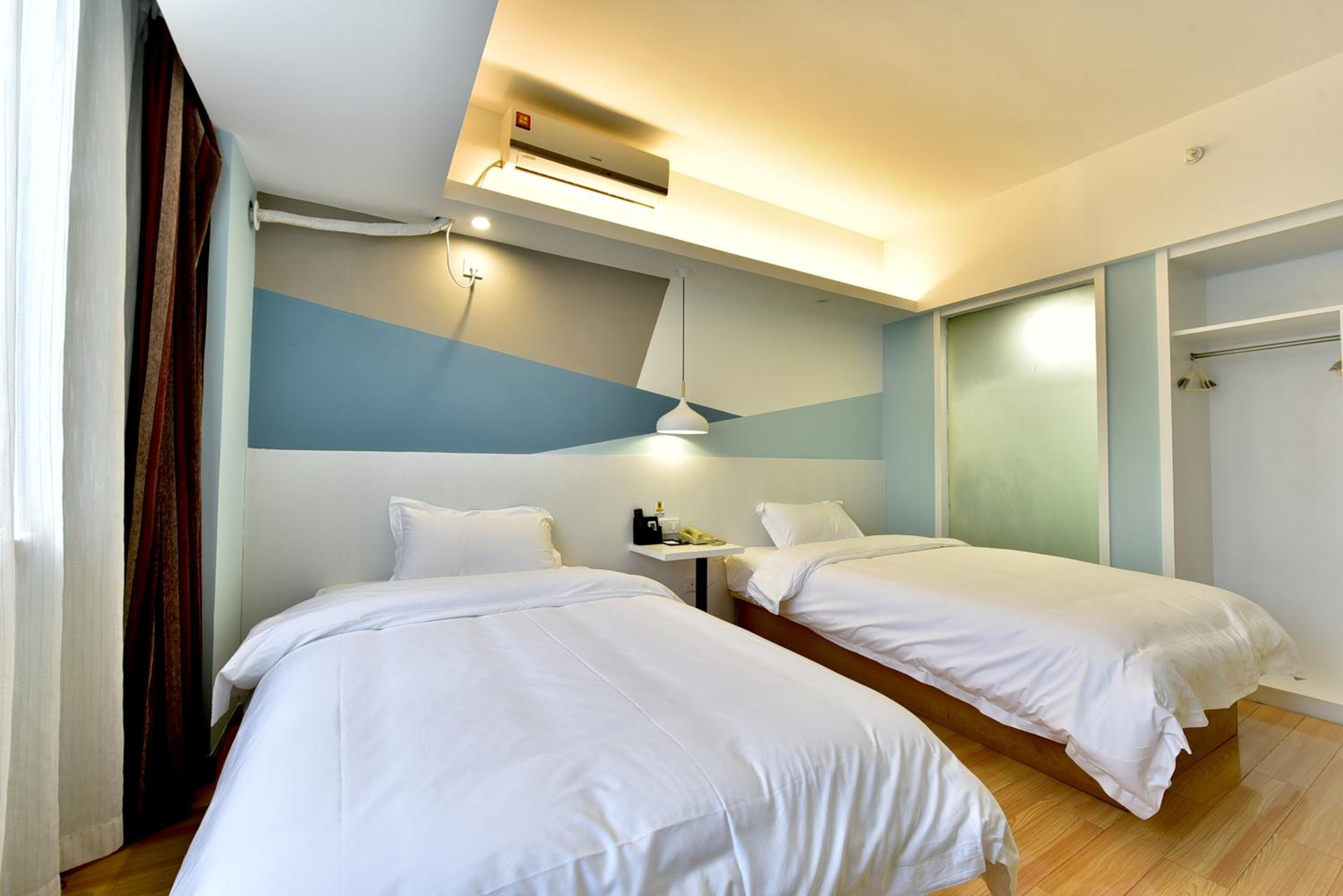 Twin Room with Shower photo 3