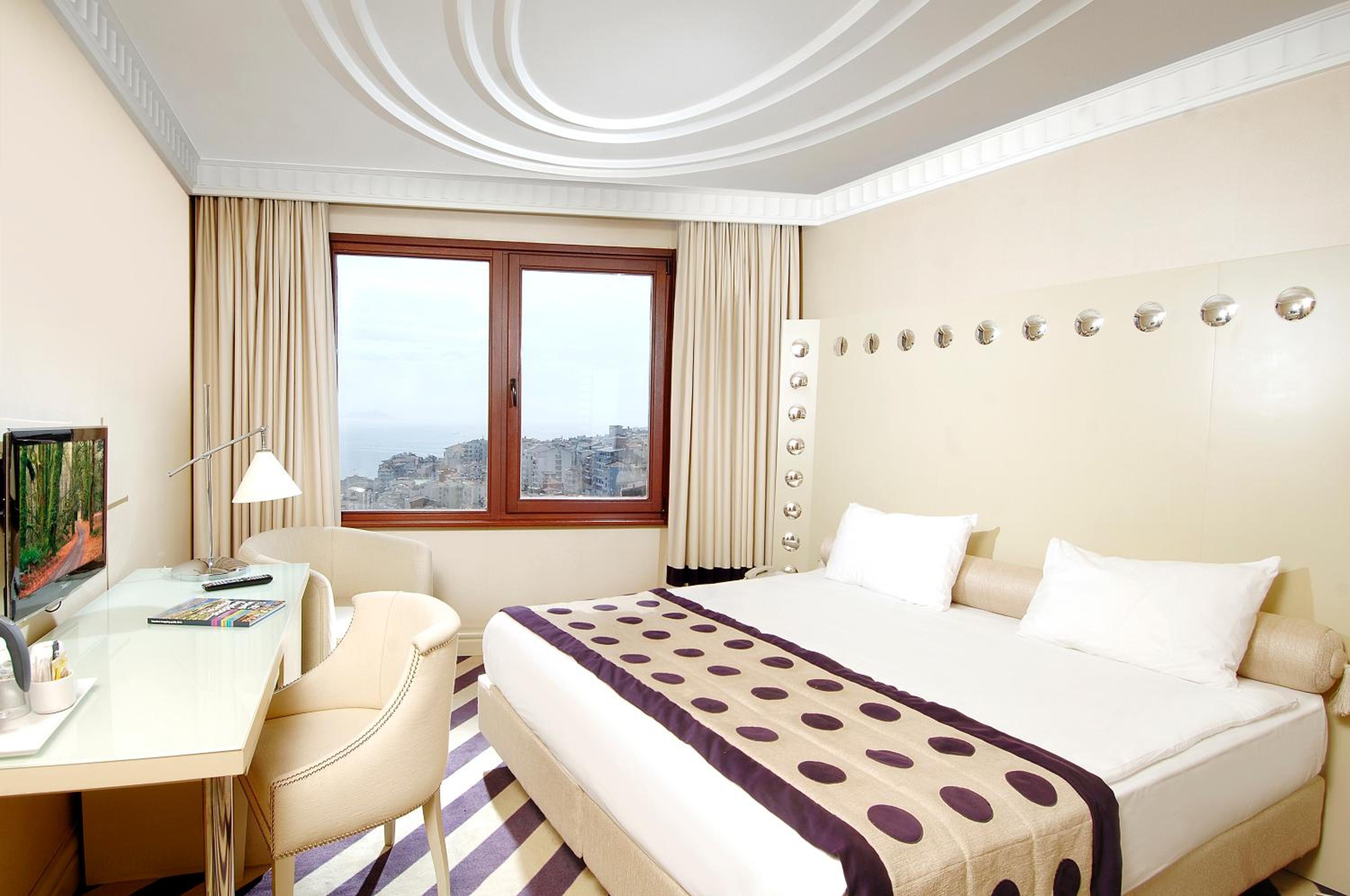 Double or Twin Room with Sea View photo 1