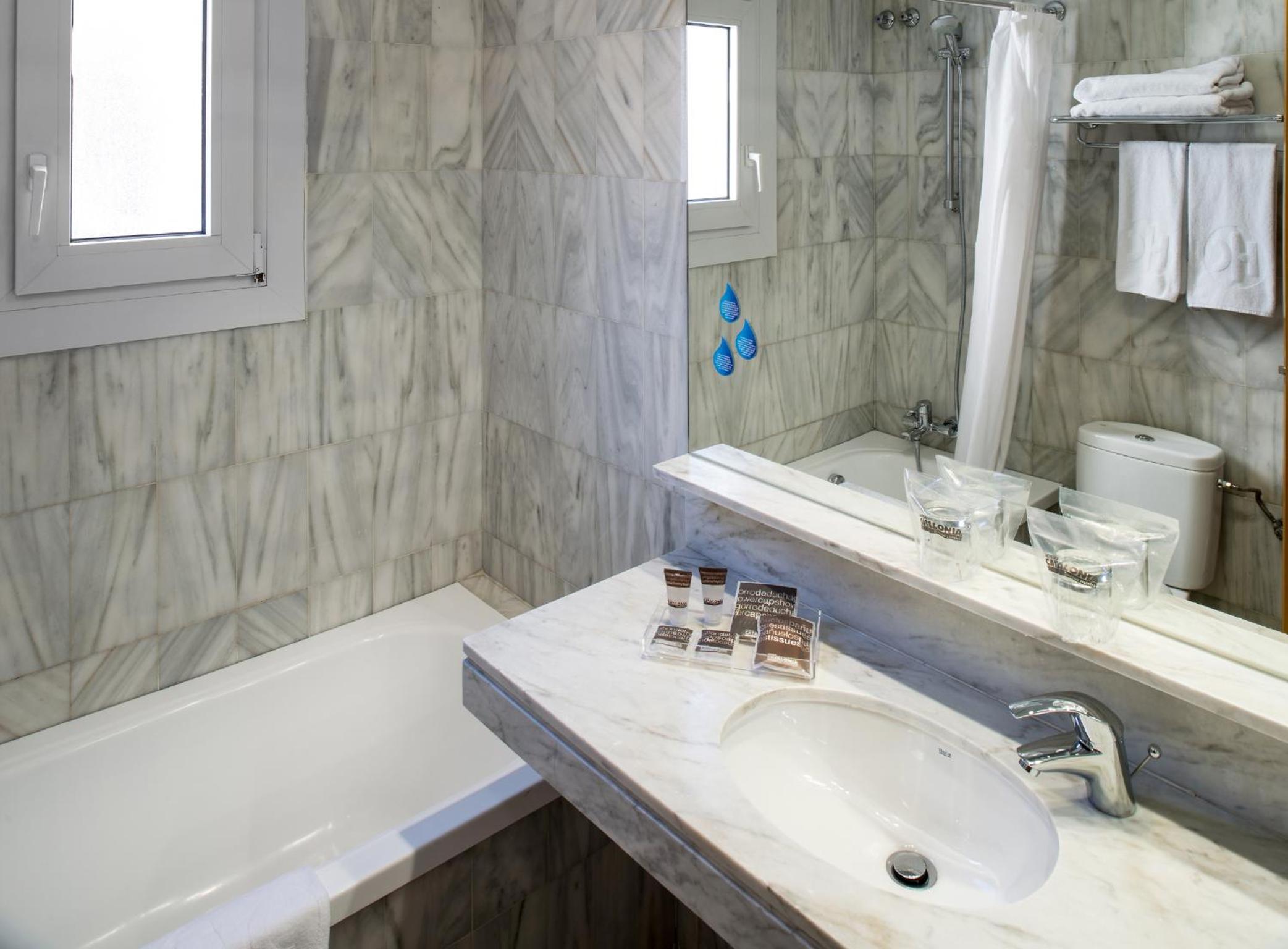 Double or Twin Room with Balcony photo 3
