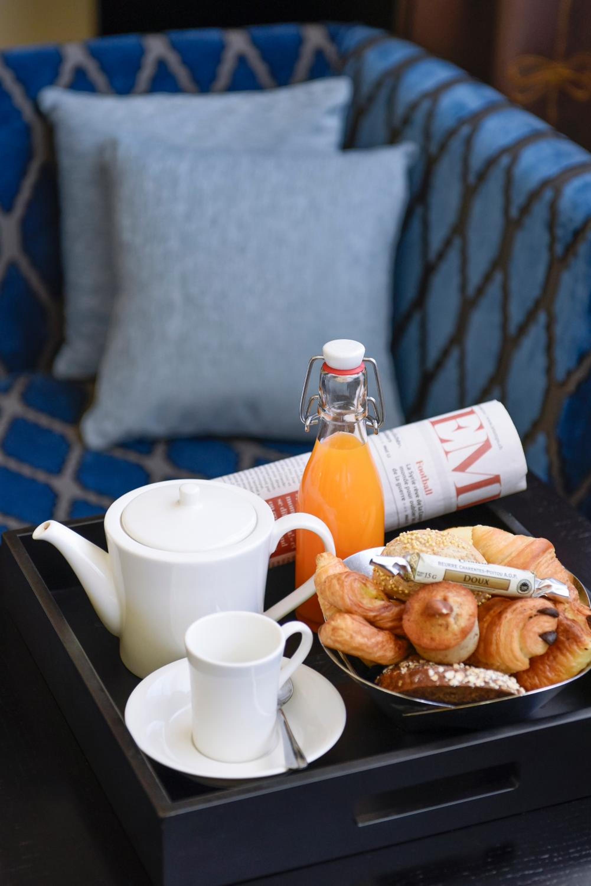 Indulge in a delightful breakfast experience in comfort!