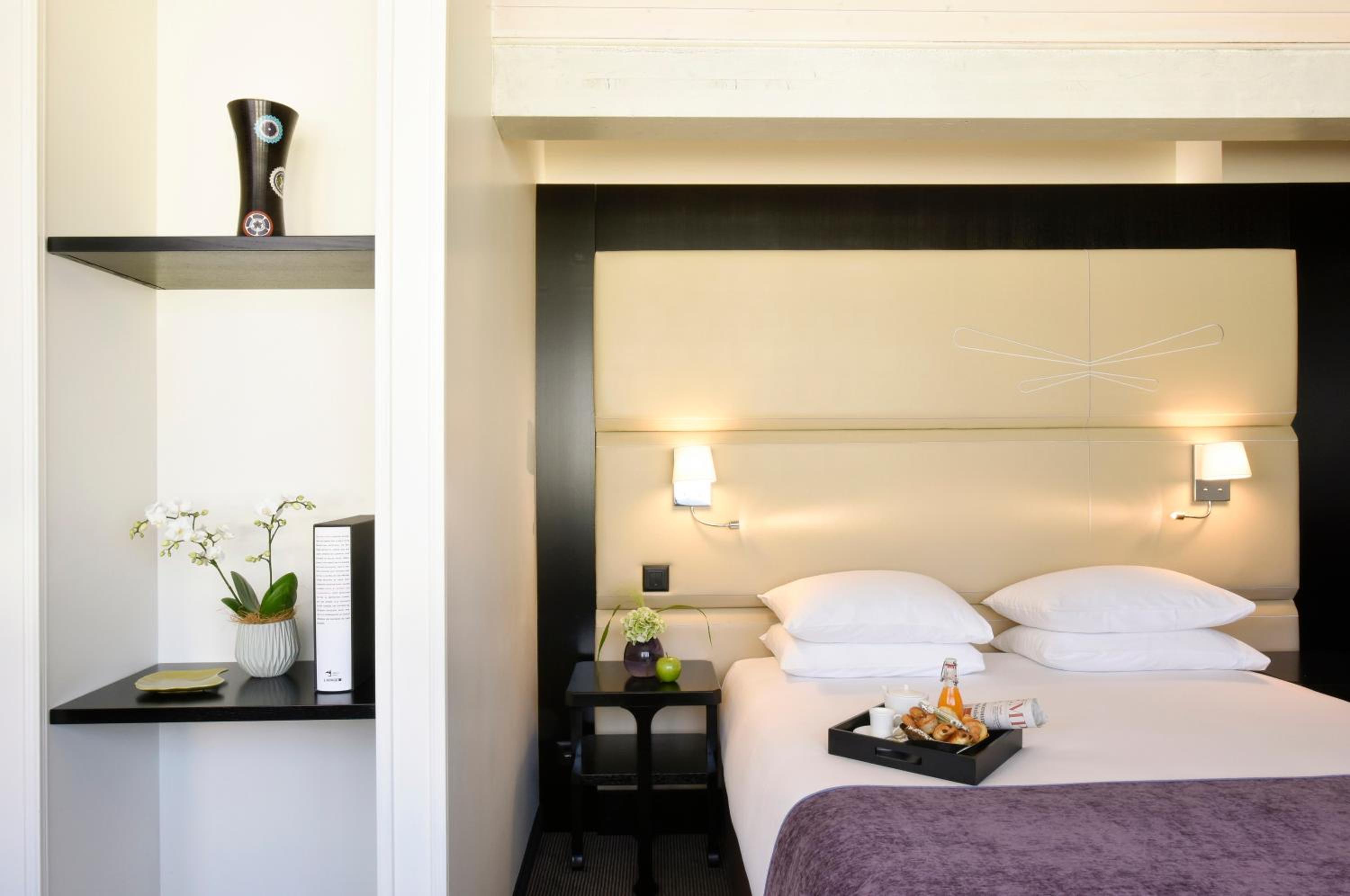 Deluxe Double or Twin Room thumbnail 5