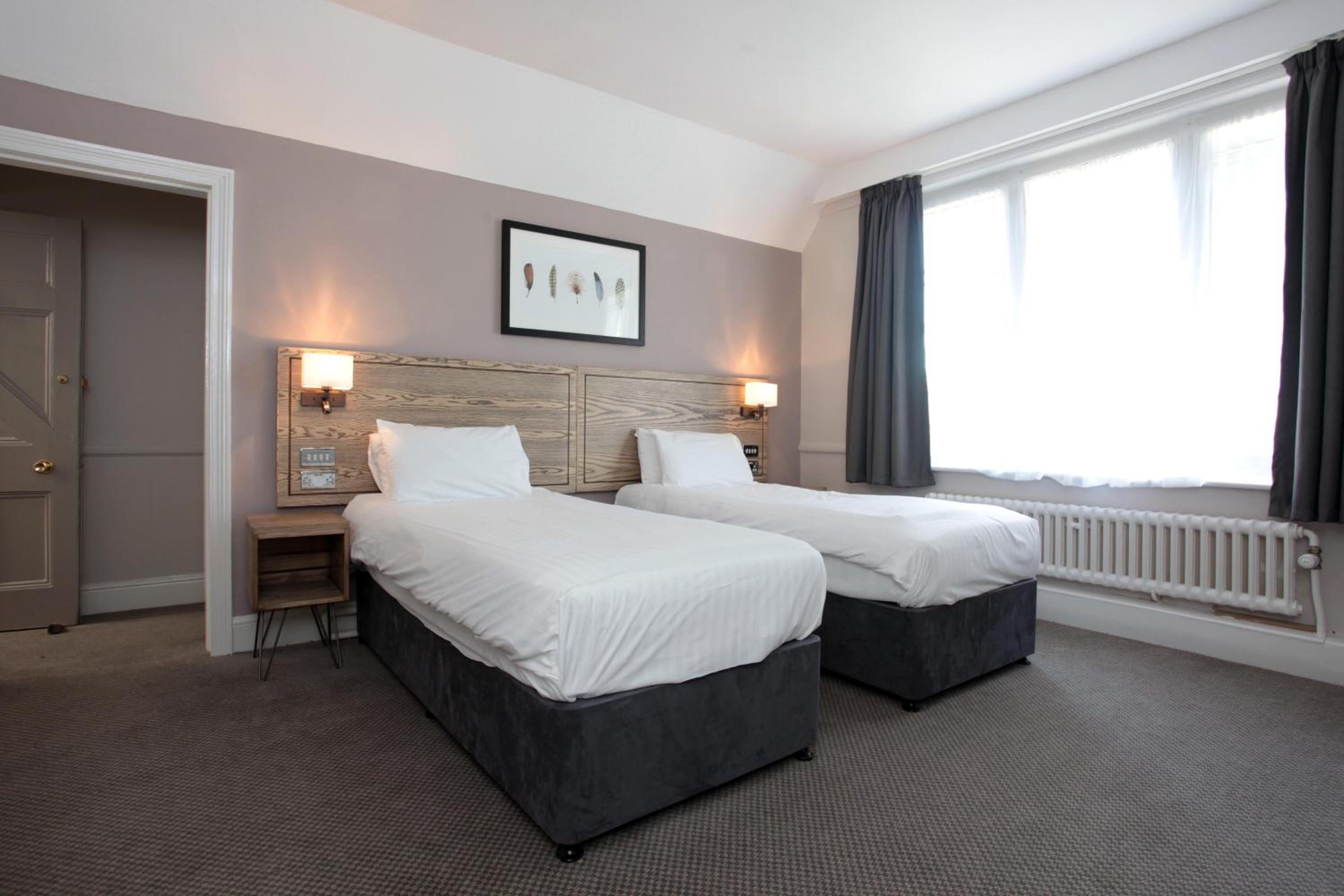 Standard Twin Room - Photo 1