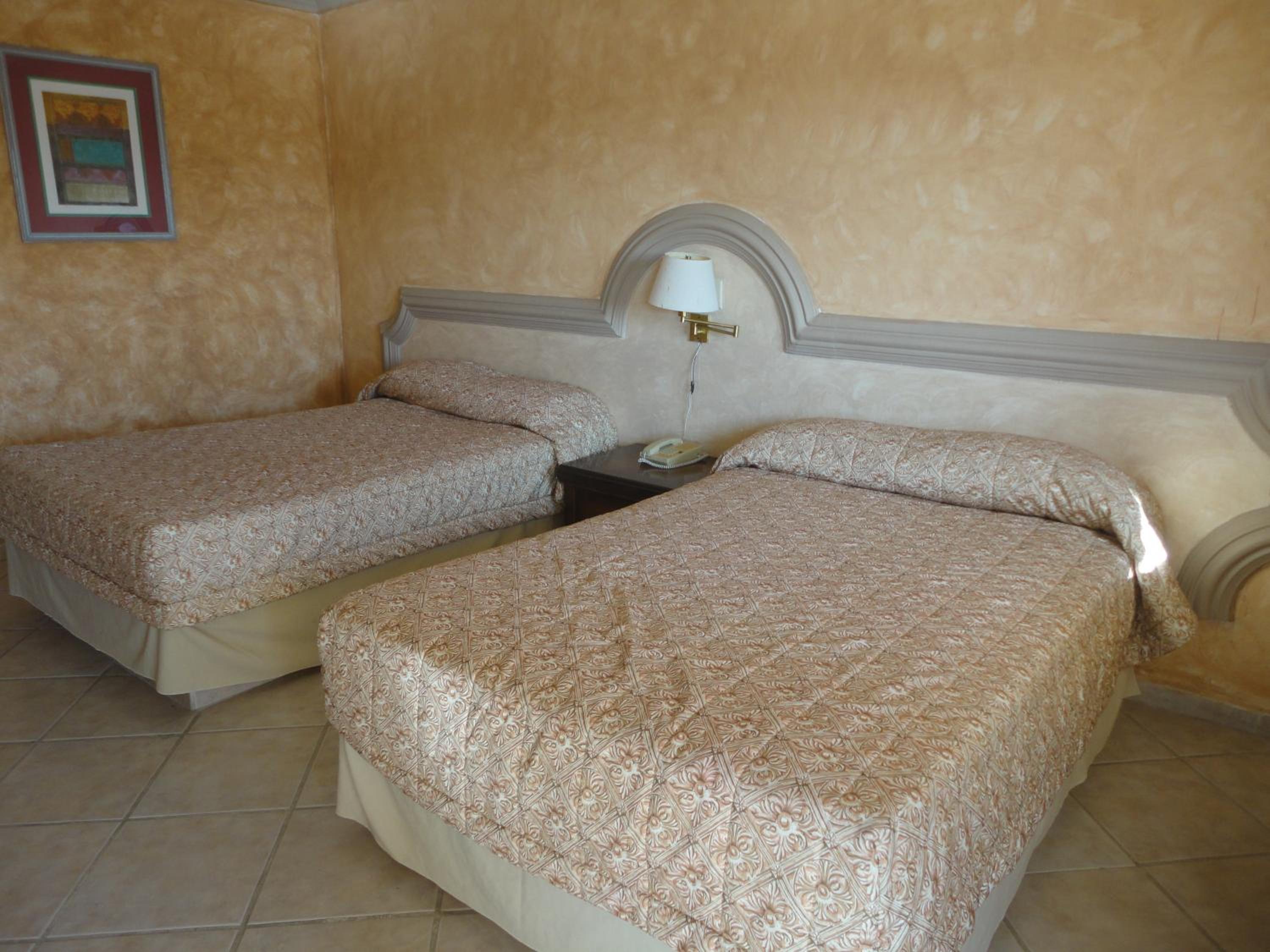 Quadruple Room - Photo 7