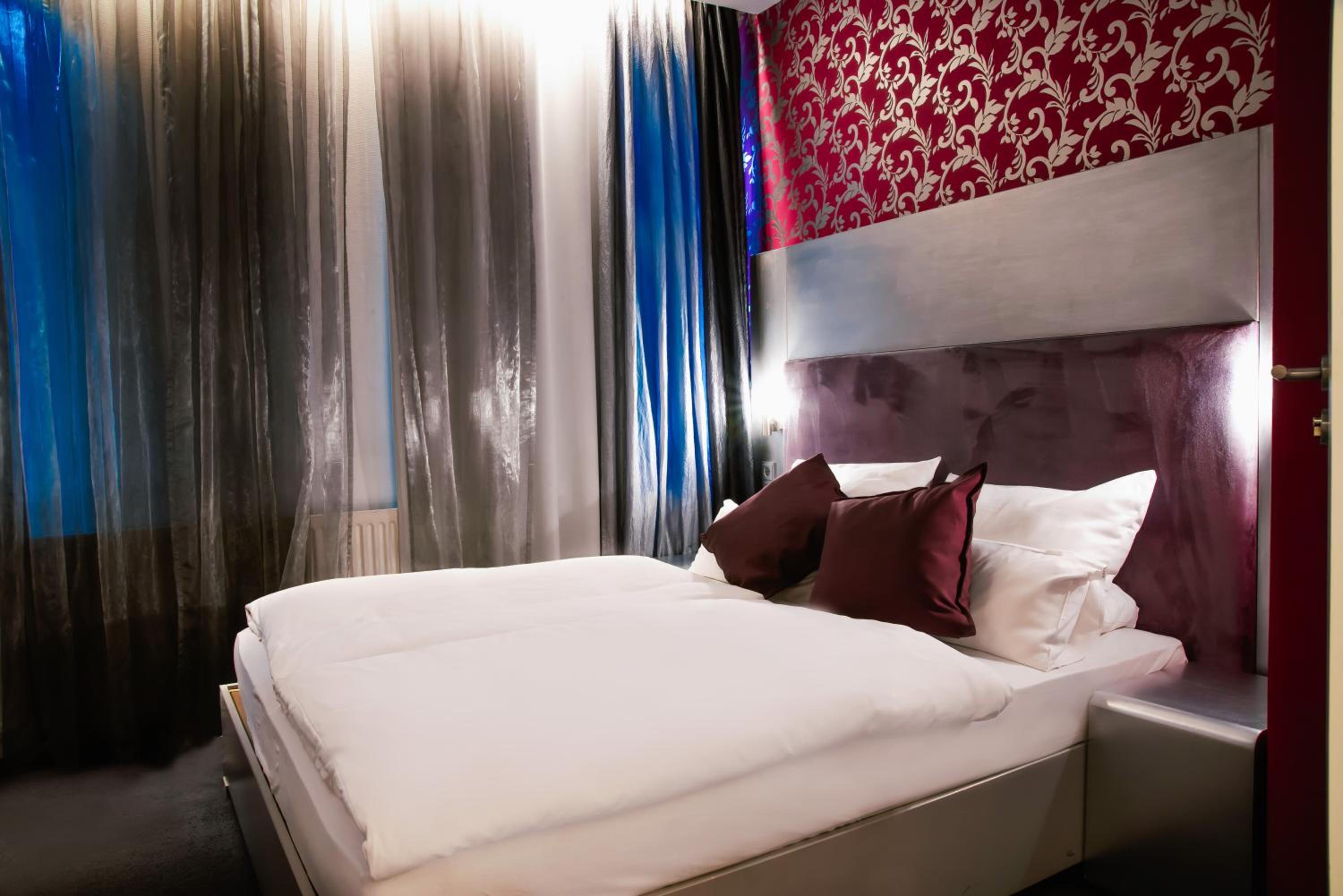 Double Room - Photo 6