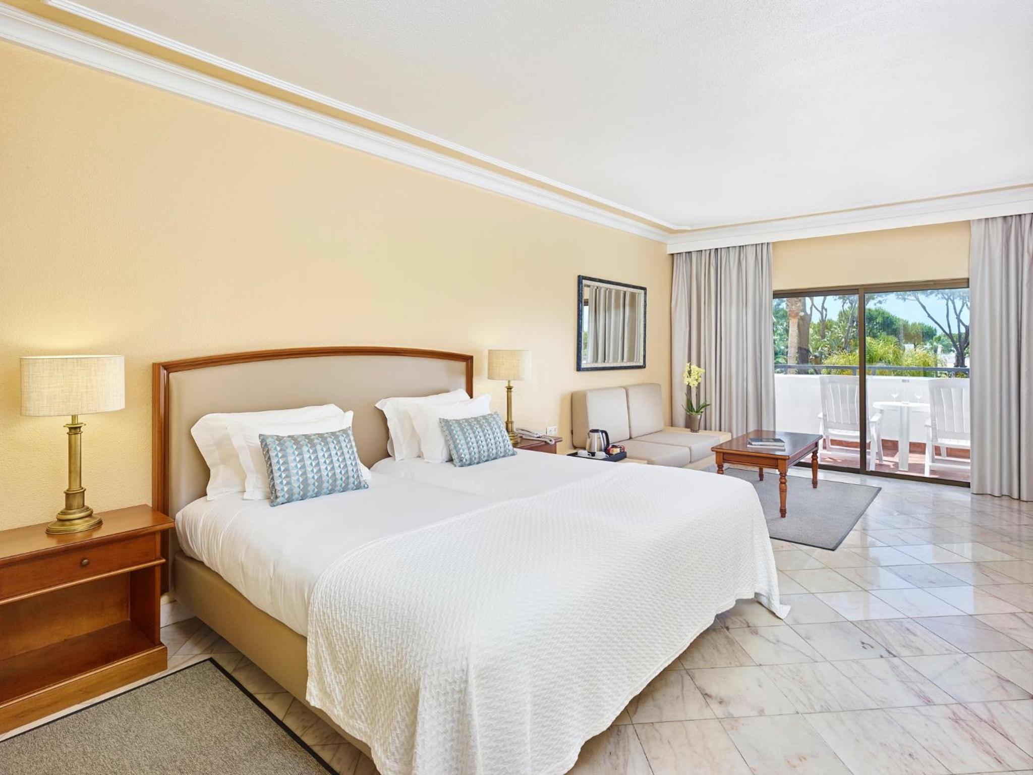 Double or Twin Room with Pool View - Photo 3