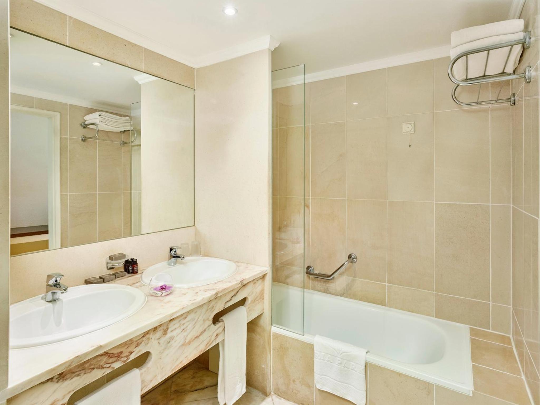 Double Room with Garden View - Photo 4
