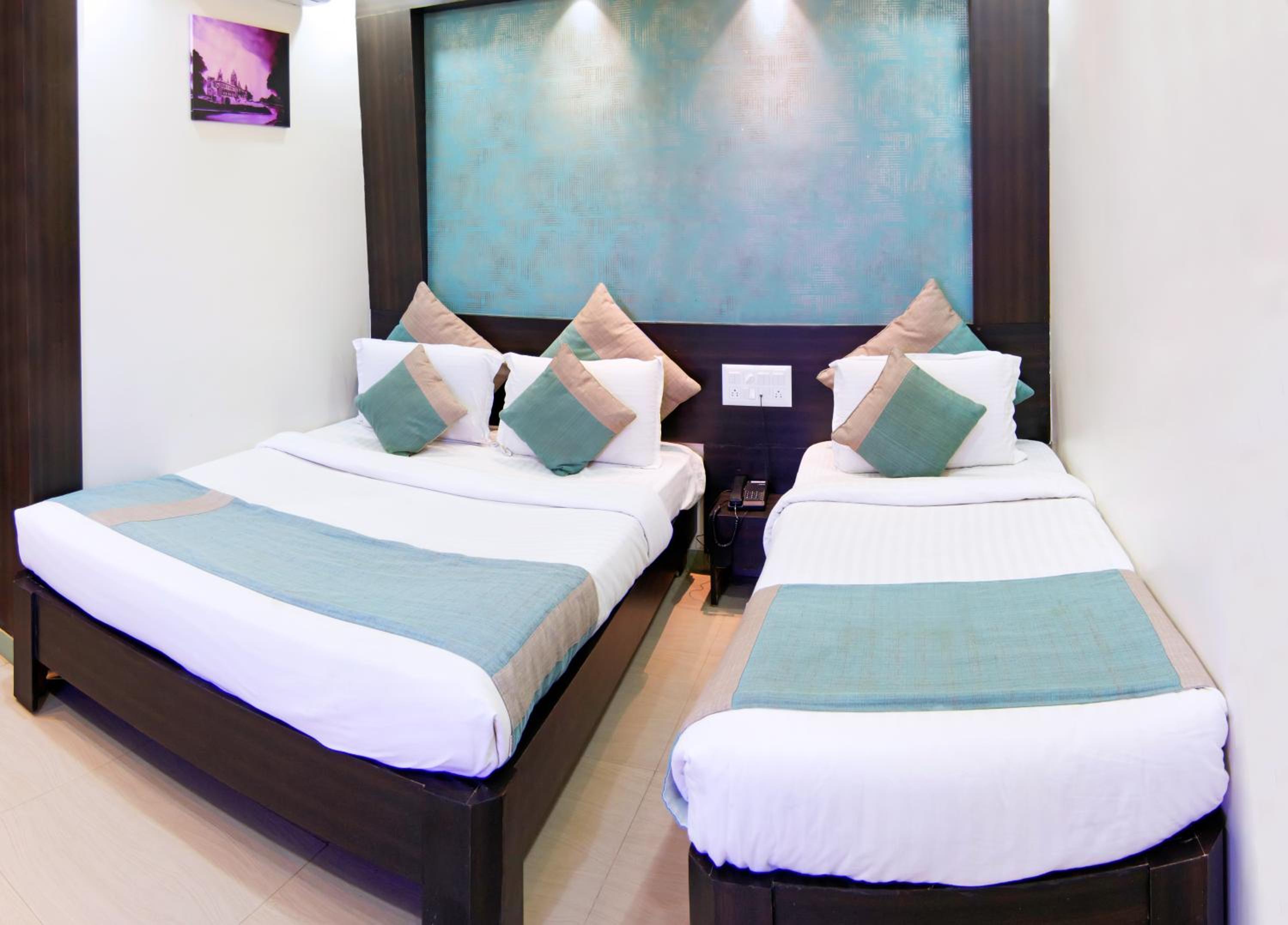 Quadruple Room with Private Bathroom