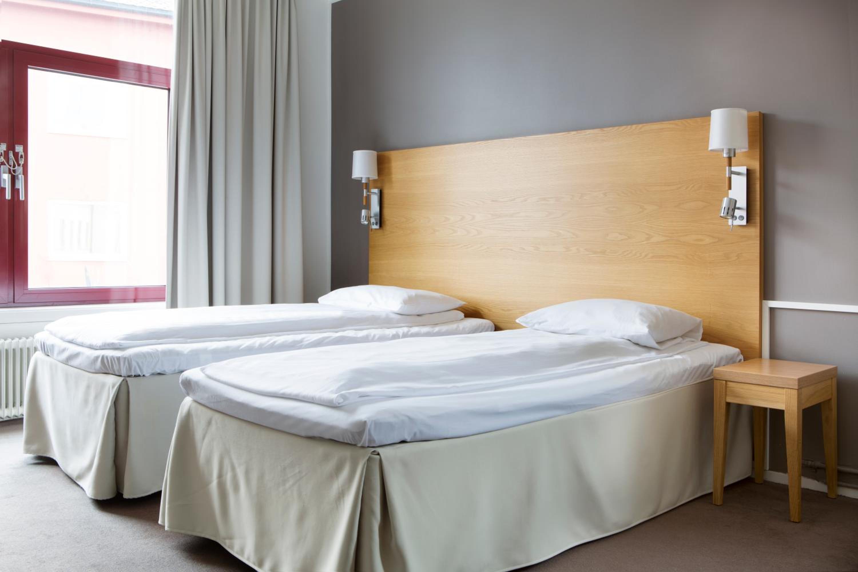 Twin Room - Photo 2