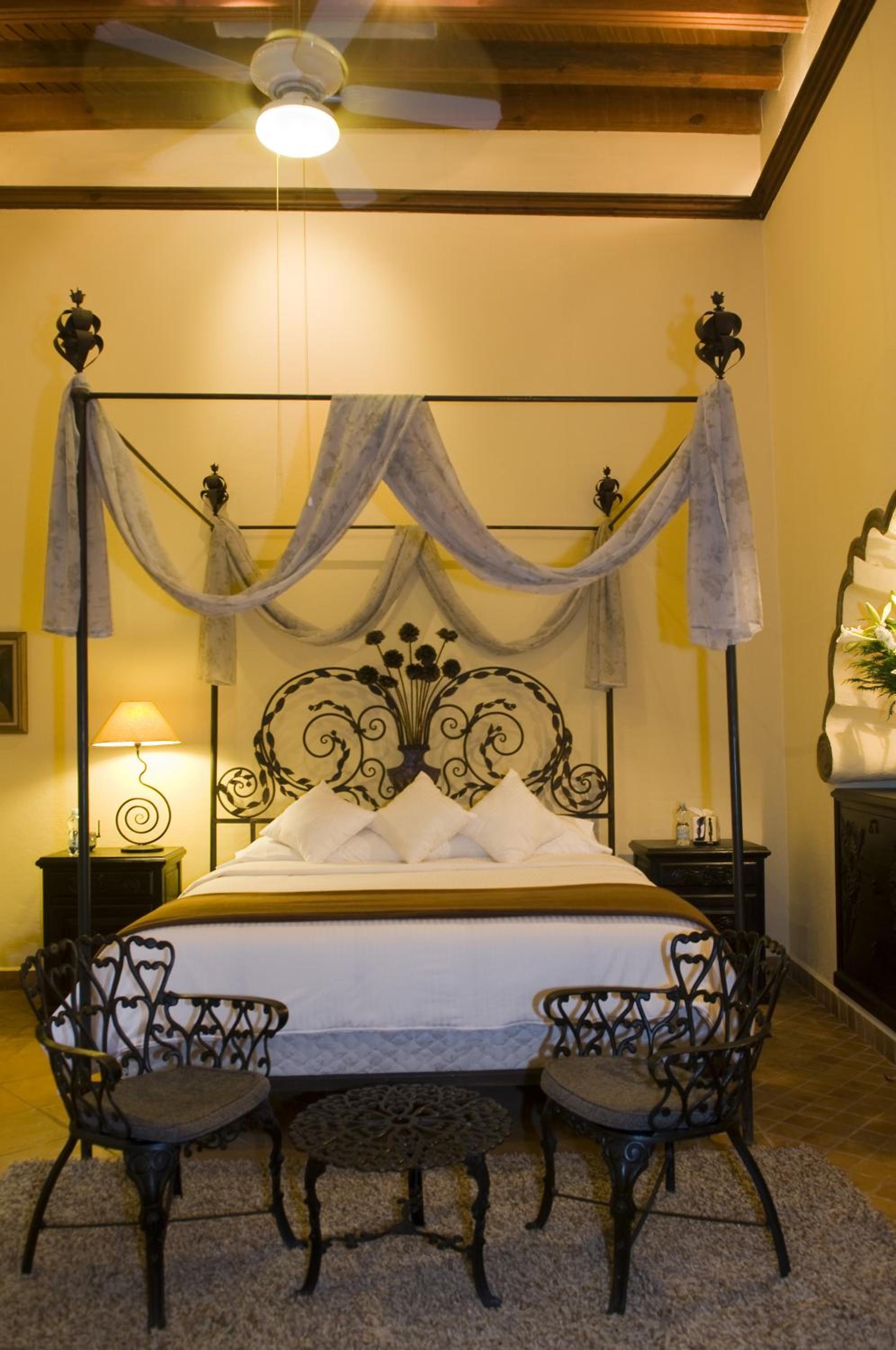 Superior Suite - Photo 12