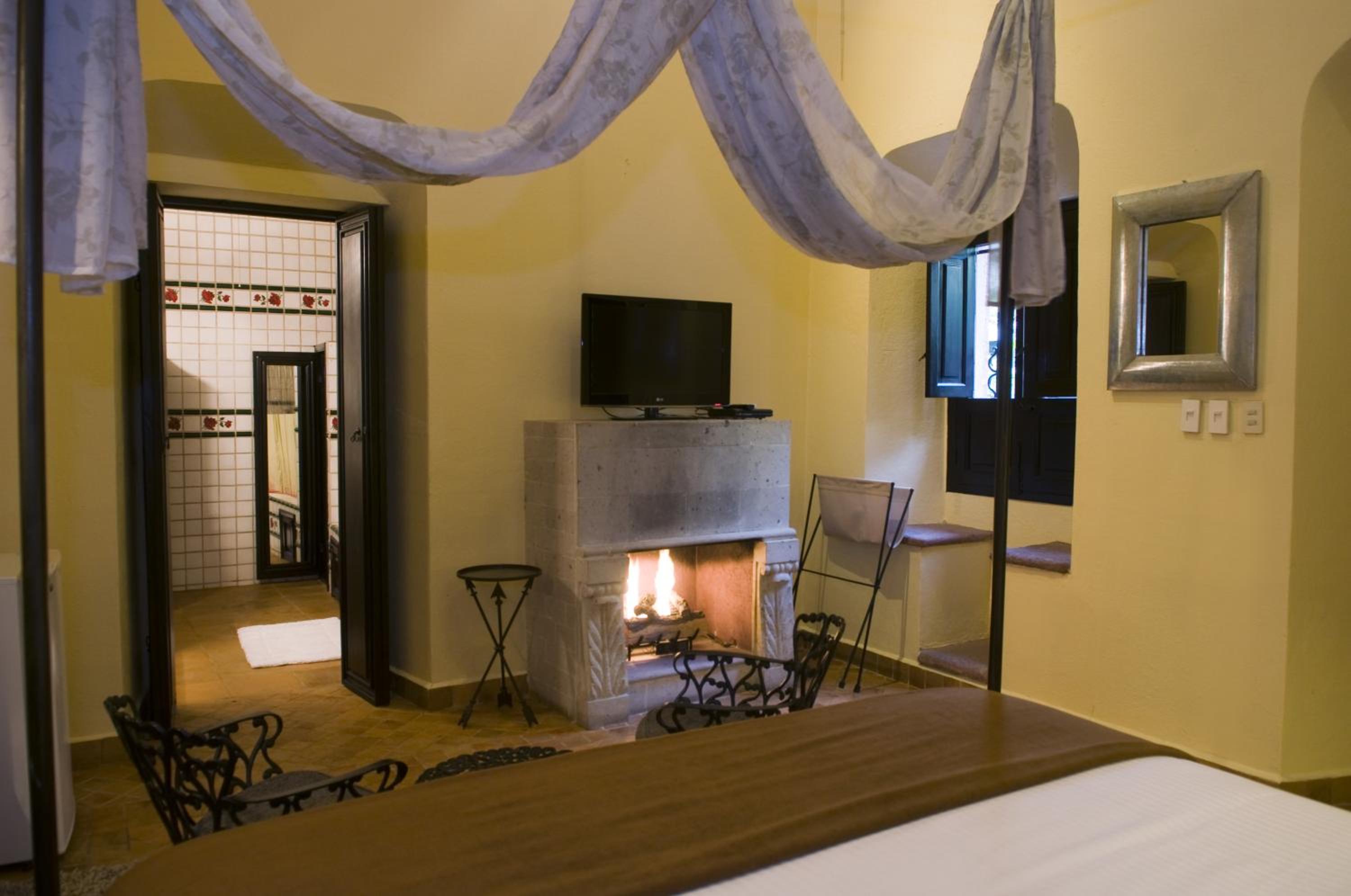 Superior Suite - Photo 9