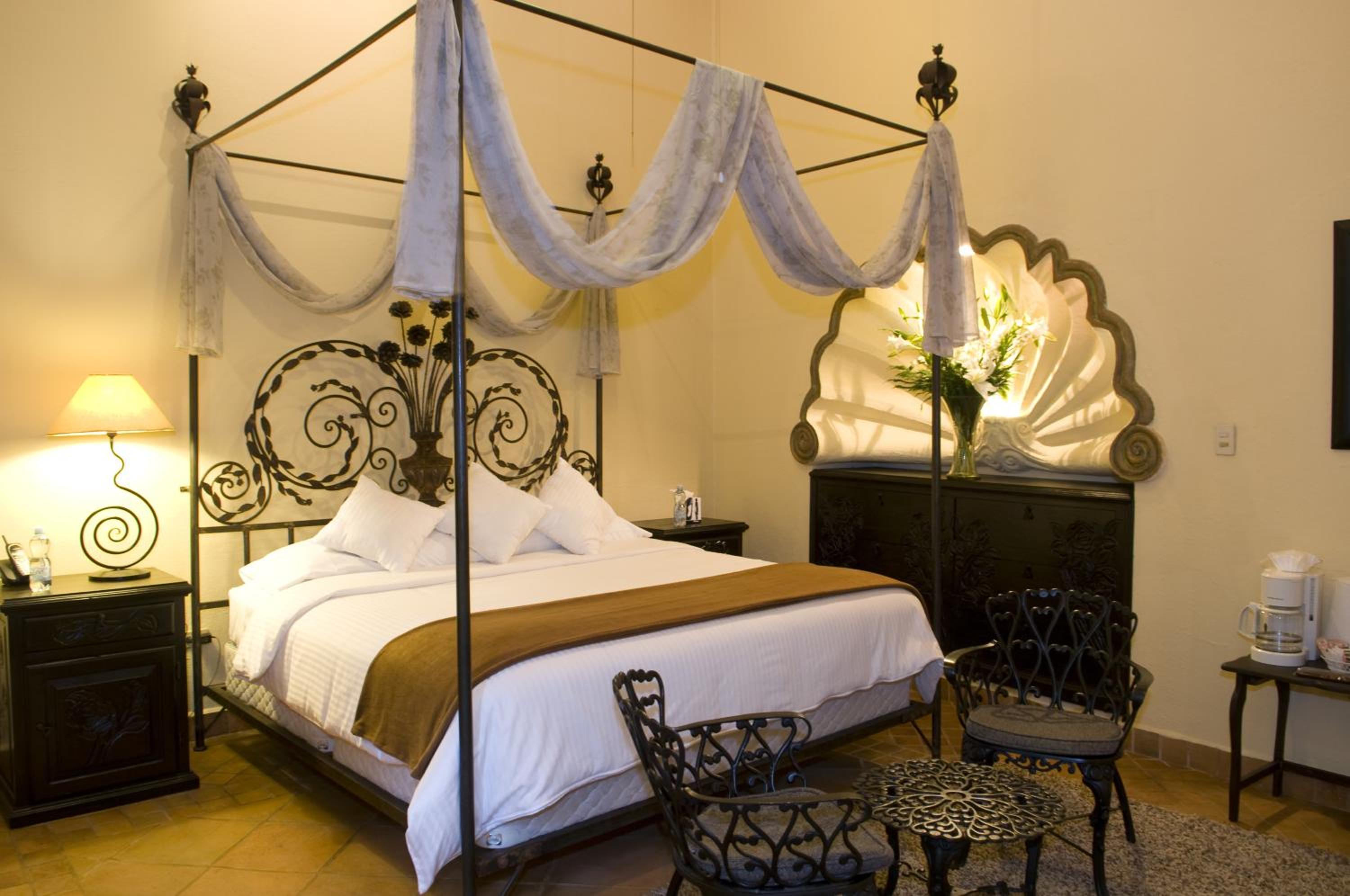 Superior Suite - Photo 11