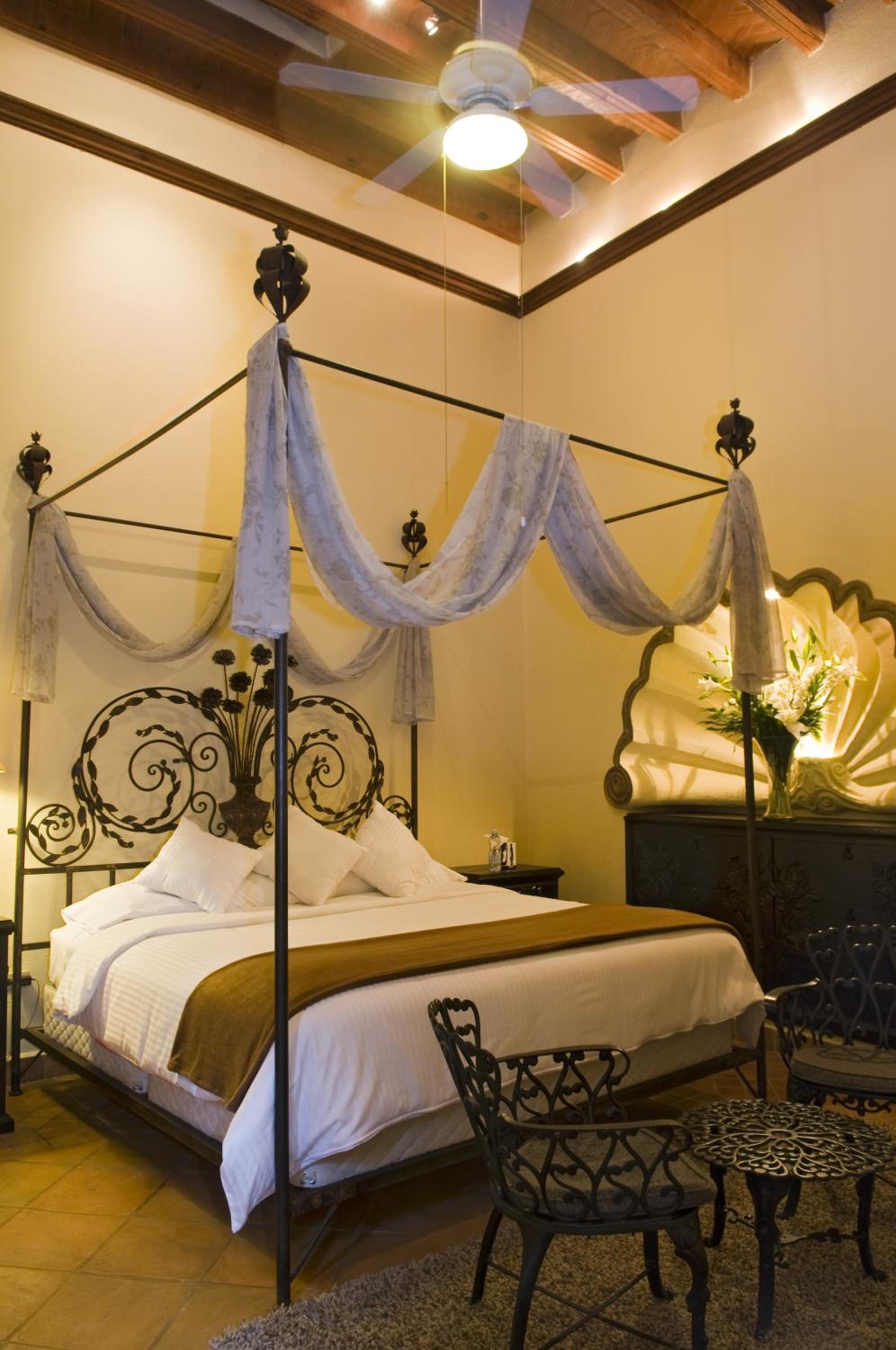 Superior Suite - Photo 10