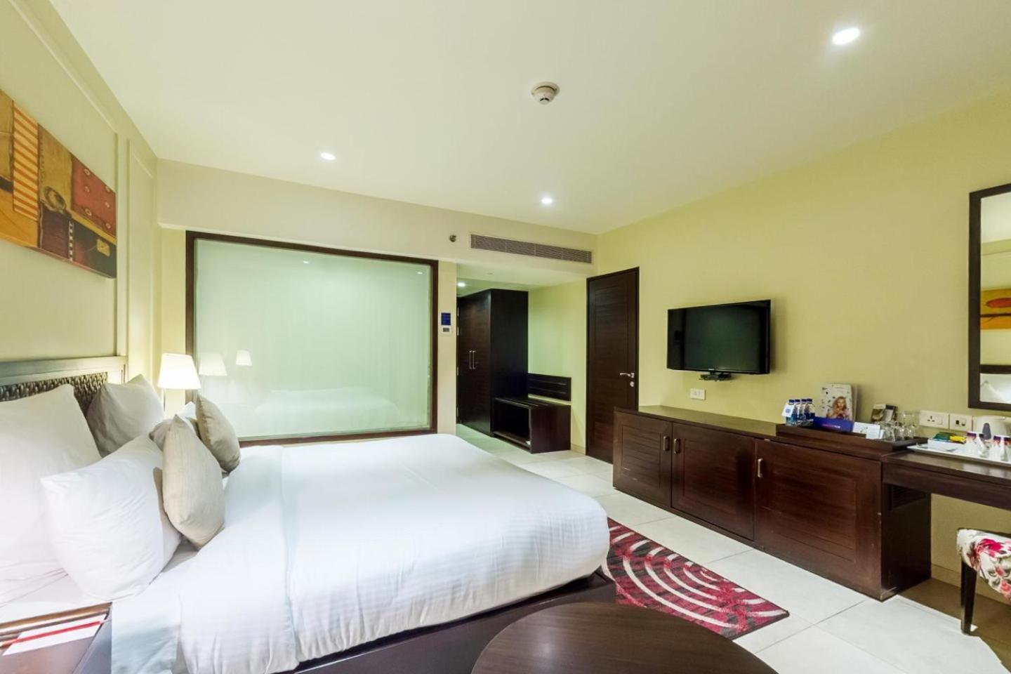 Superior King Room with Complimentary one free ticket for Trampoline Park at Imagicaa per room per stay and 20% discount on Food and Beverage - Photo 1