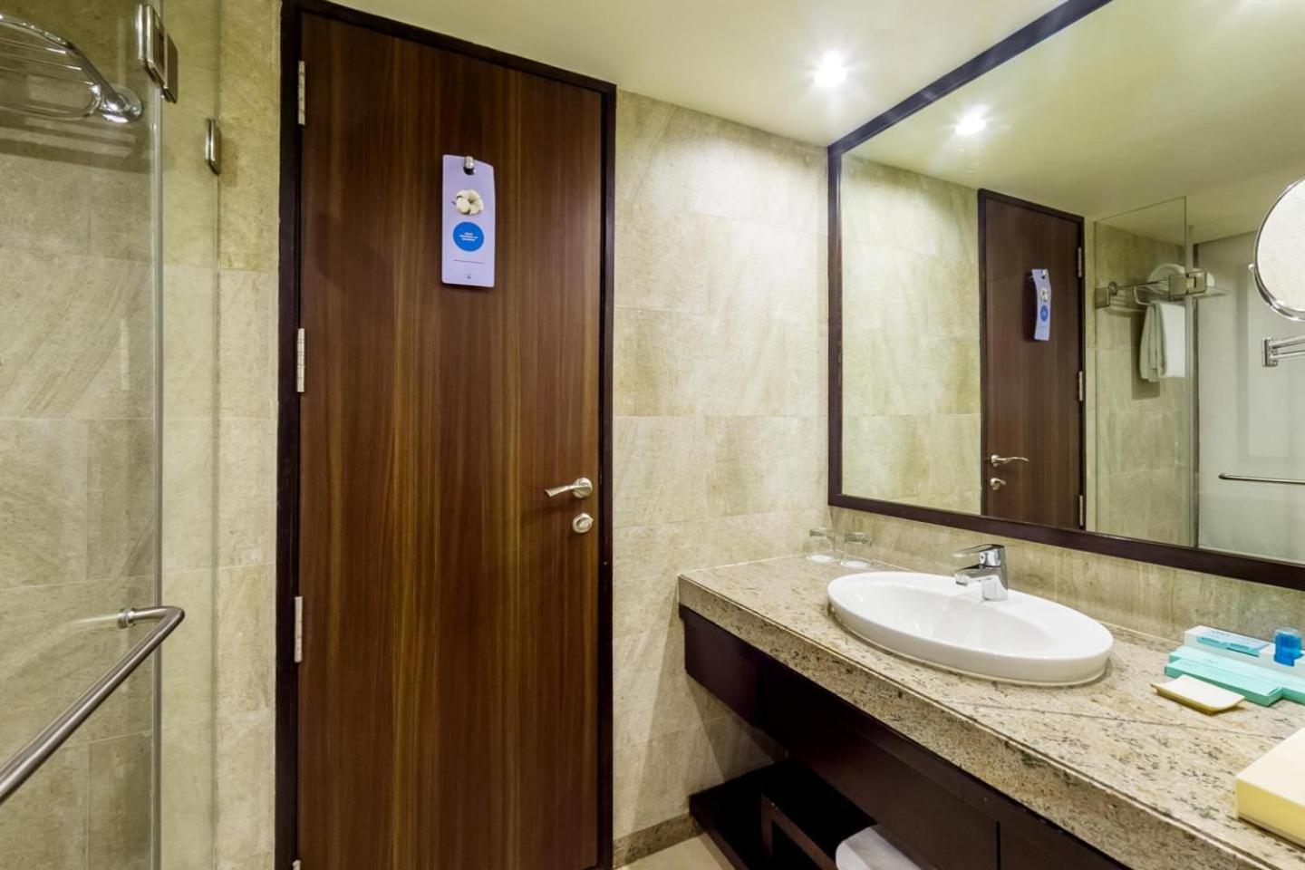 Deluxe Twin Room with Balcony with Complimentary one free ticket for Trampoline Park at Imagicaa per room per stay and 20% discount on Food and Beverage - Photo 2