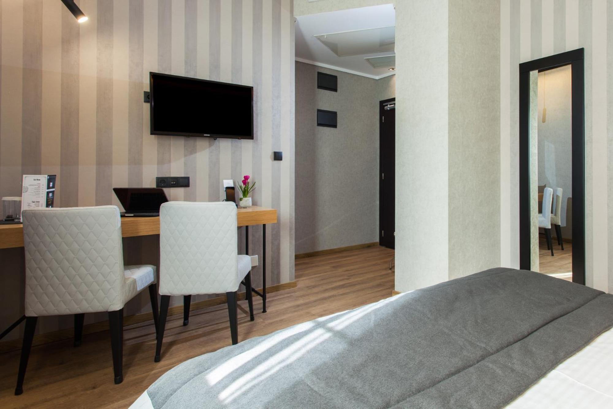 Double Room - Photo 2
