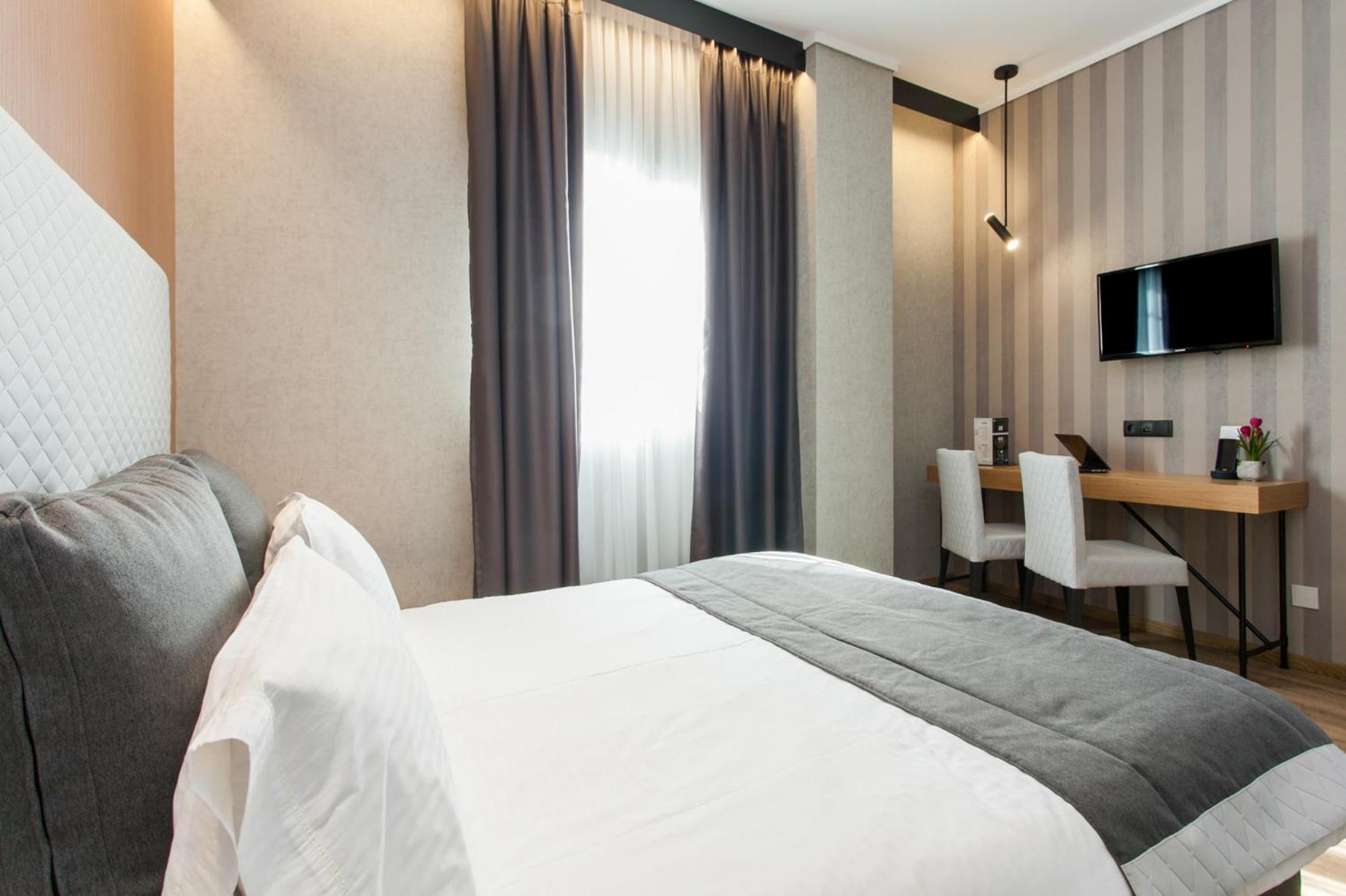 Double Room - Photo 3