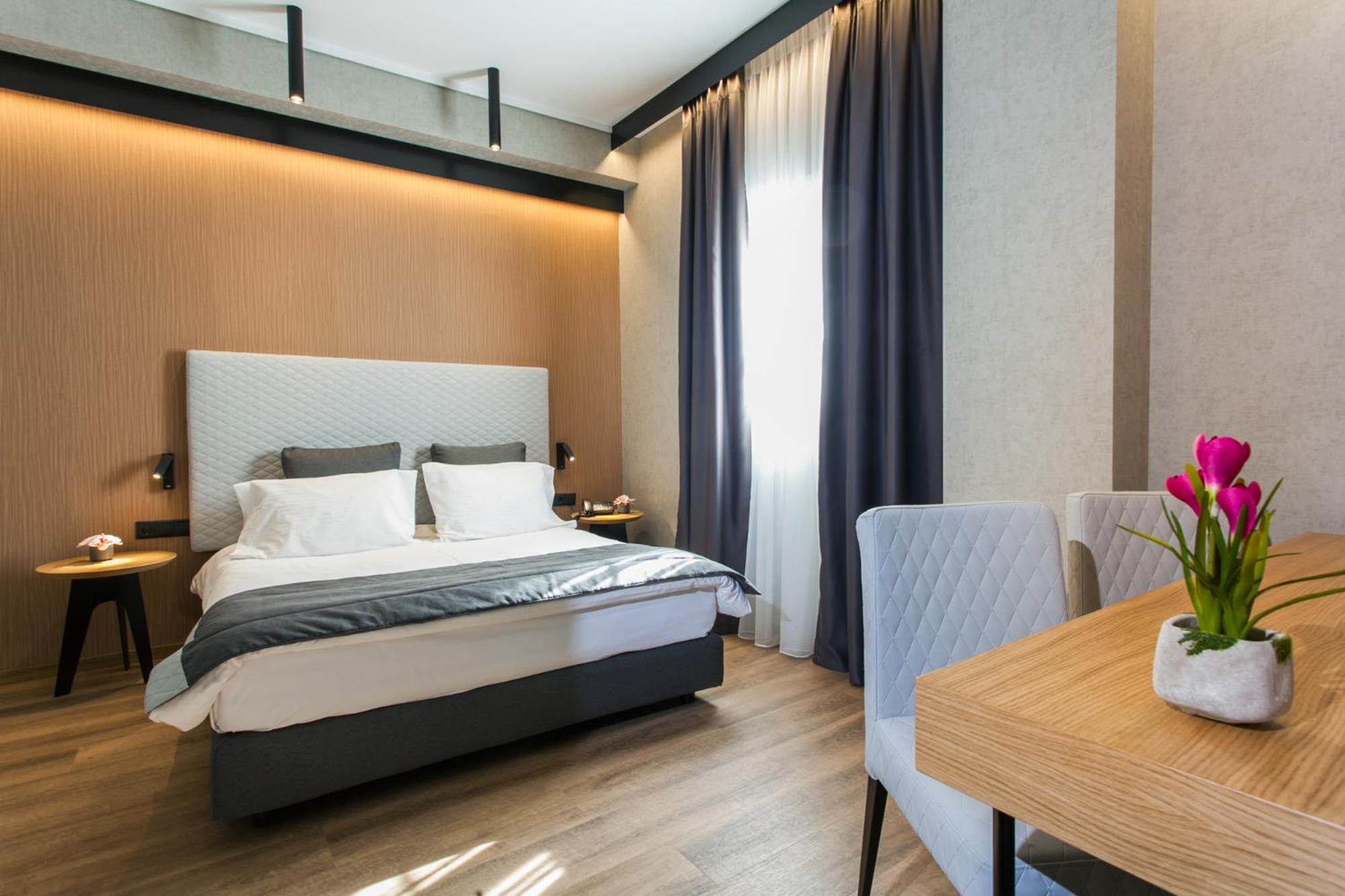 Double Room - Photo 11