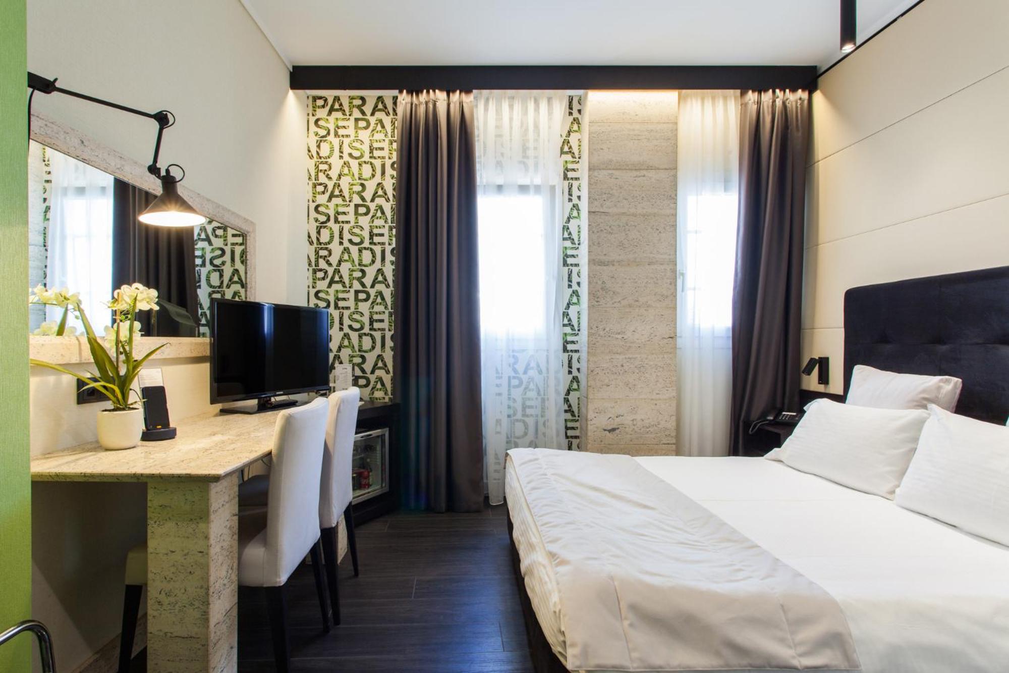 Double Room - Photo 7
