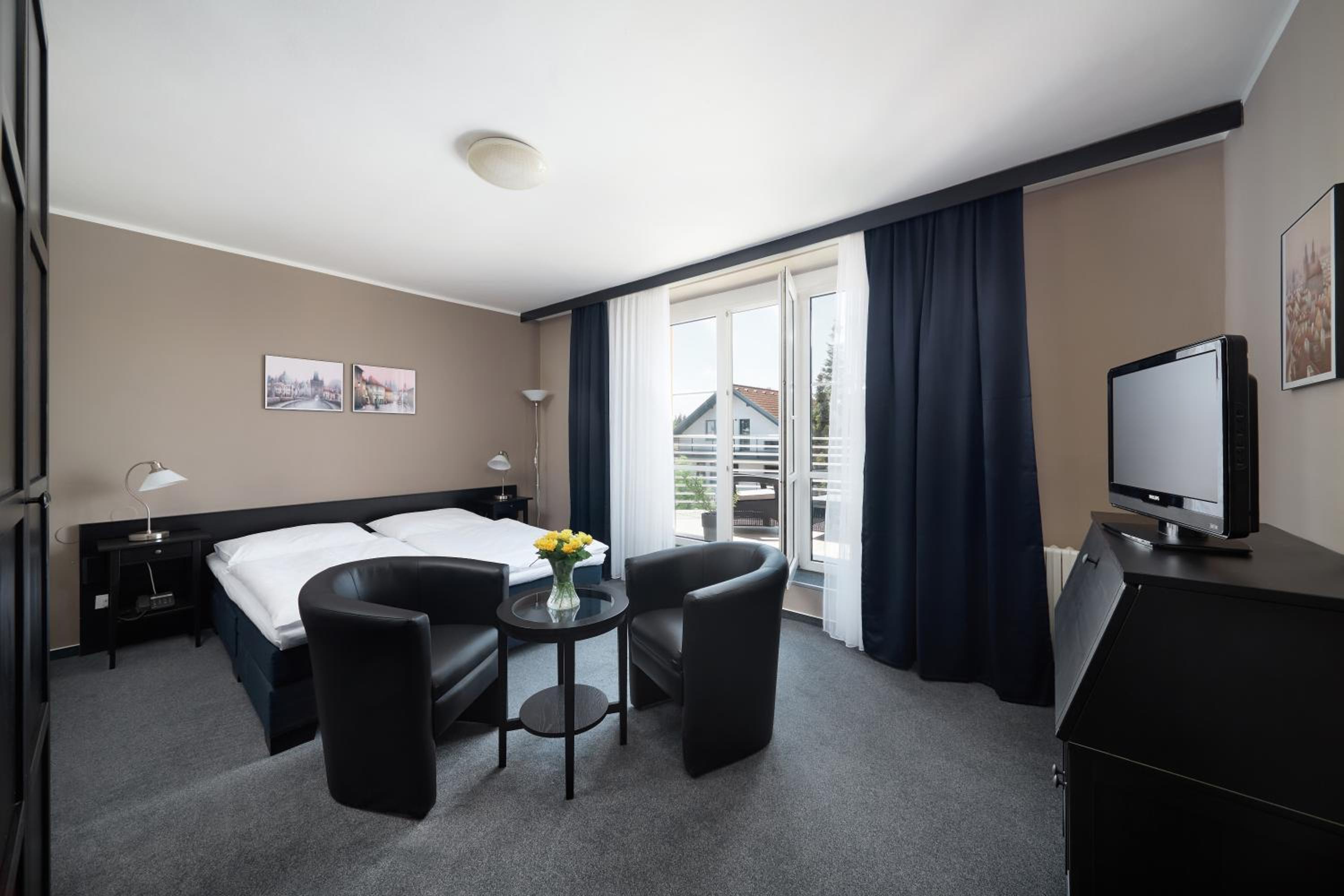 Double or Twin Room - Photo 3
