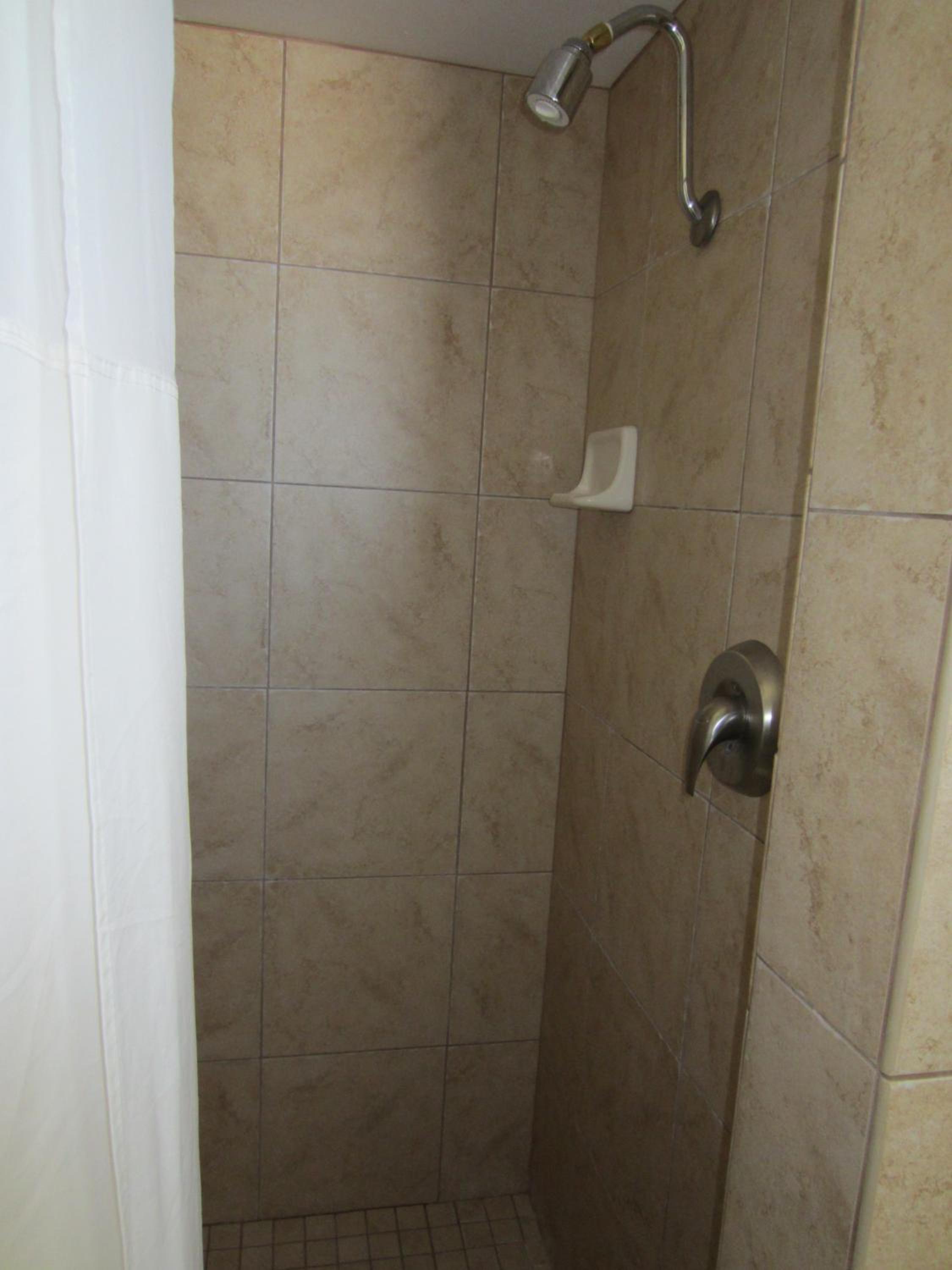 Double Room - Photo 5