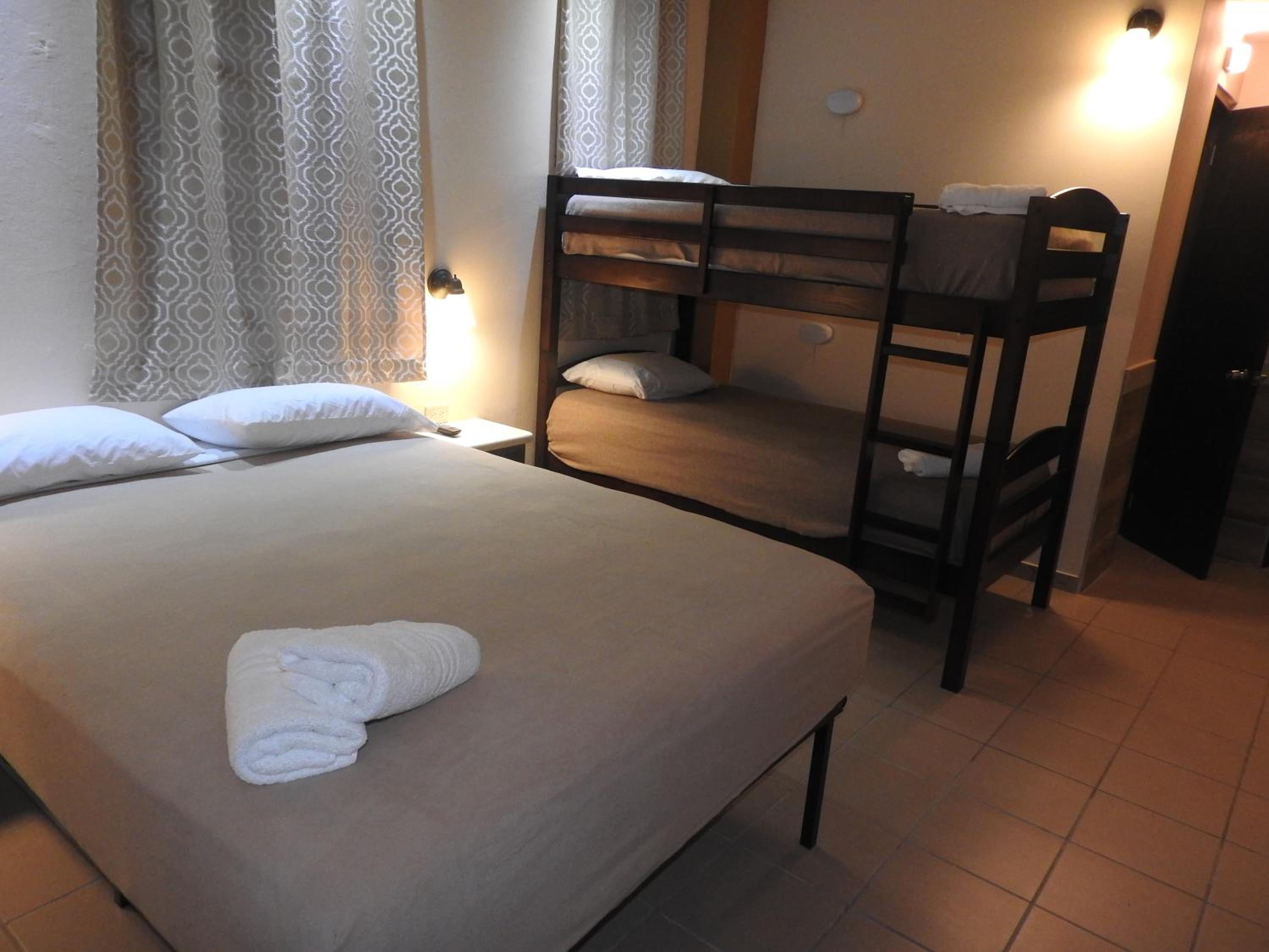 1 Queen and Bunk Beds Room photo 2