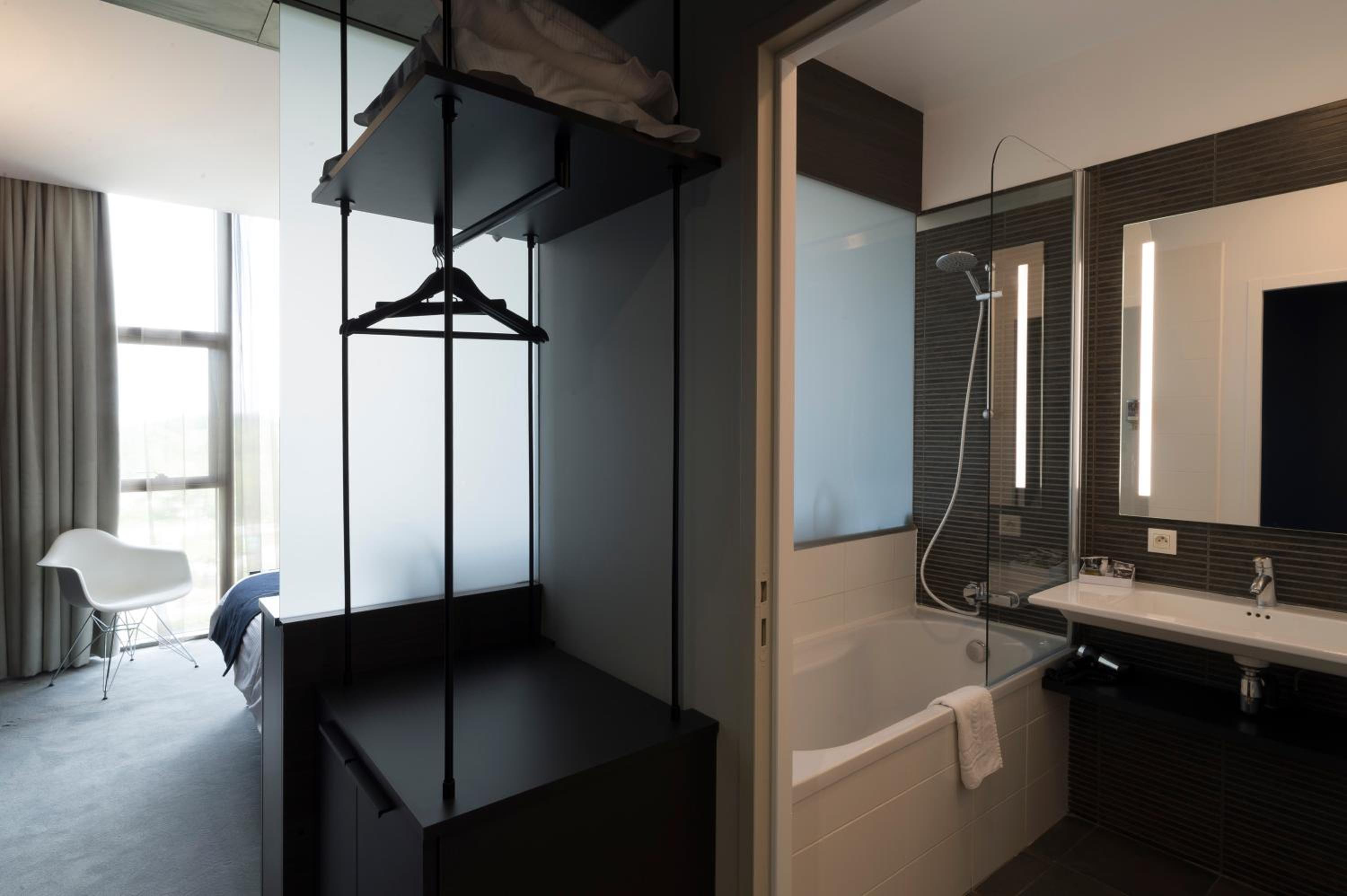 Standard Twin Room - Photo 4