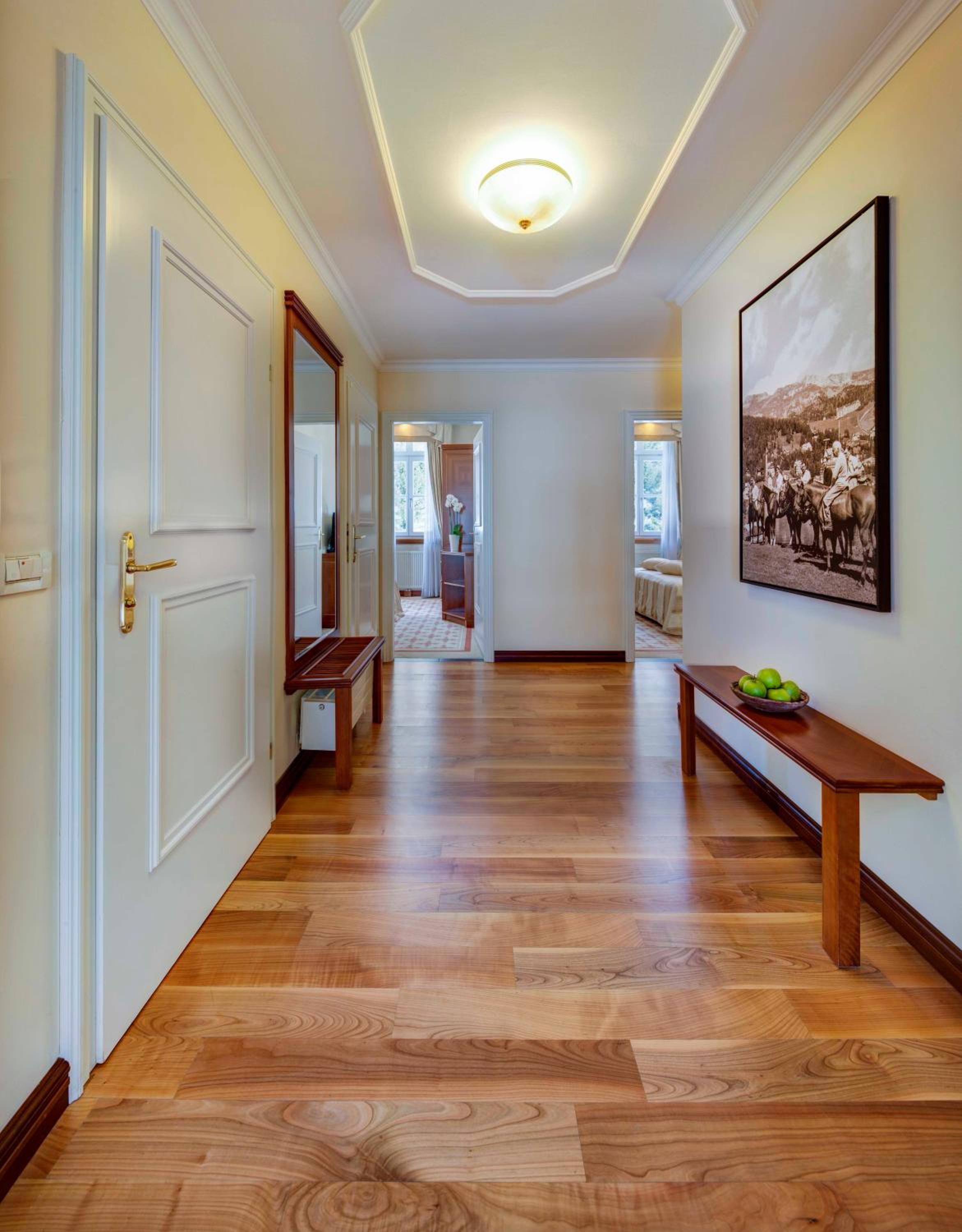 Deluxe One Bedroom Suite thumbnail 5