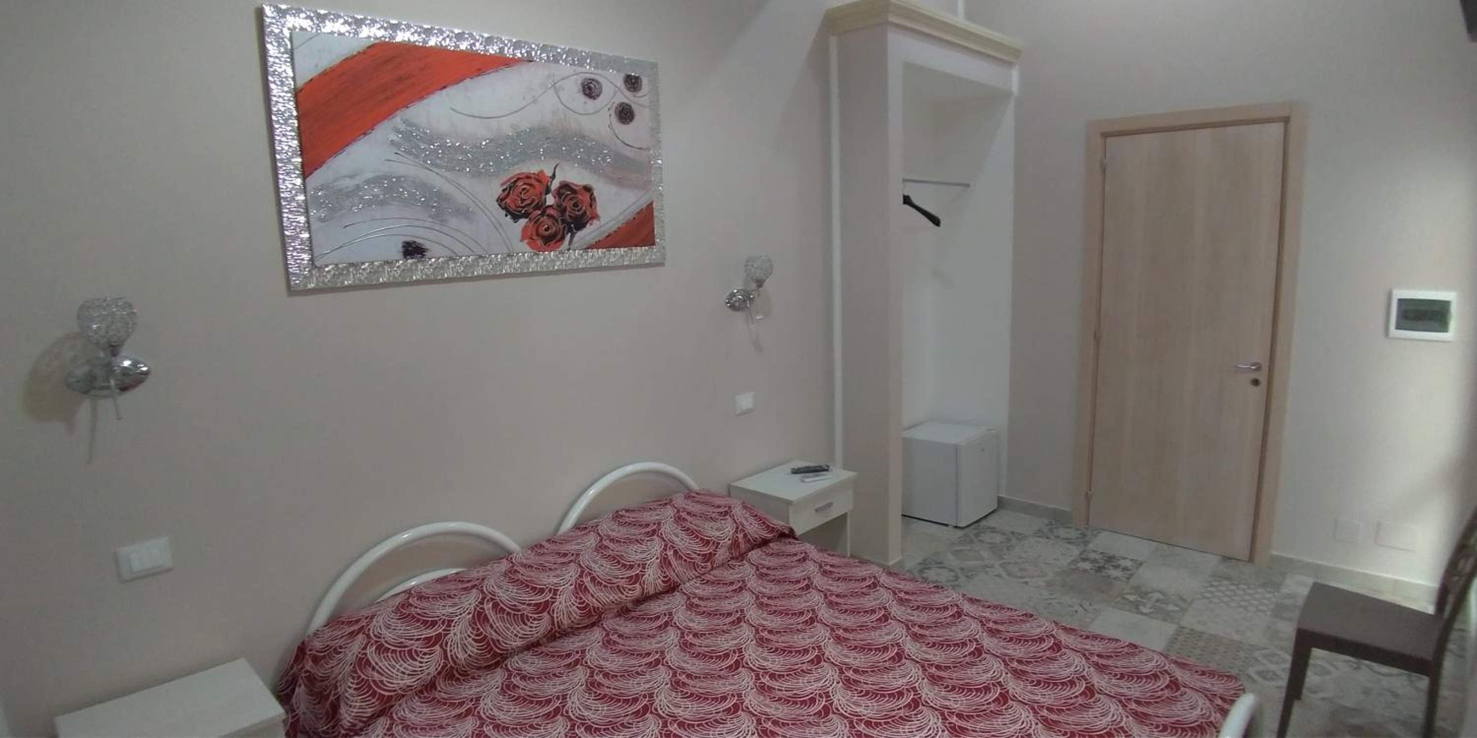 Twin Room with Private Bathroom - Photo 9