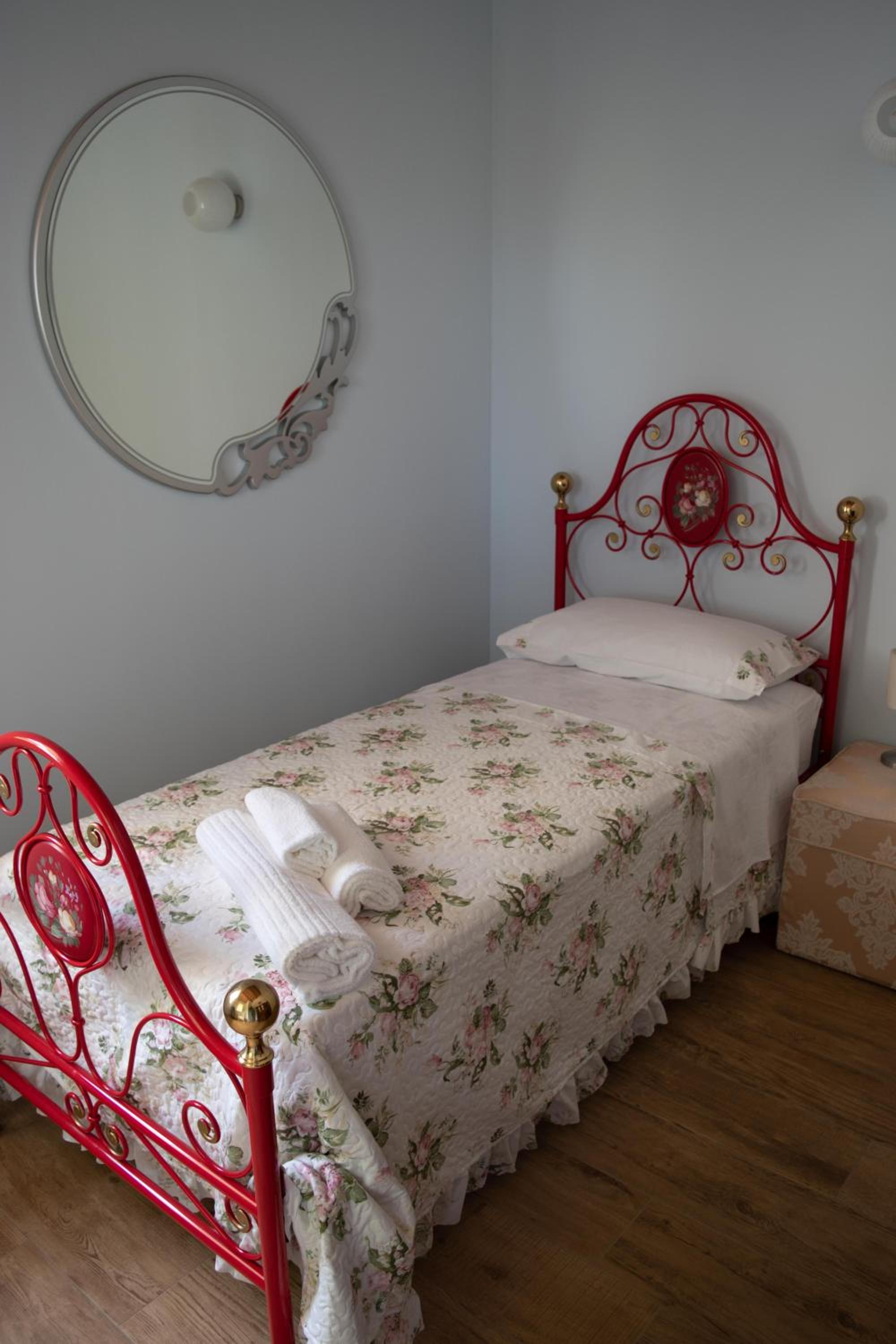 Standard Single Room with Shared Bathroom photo 1
