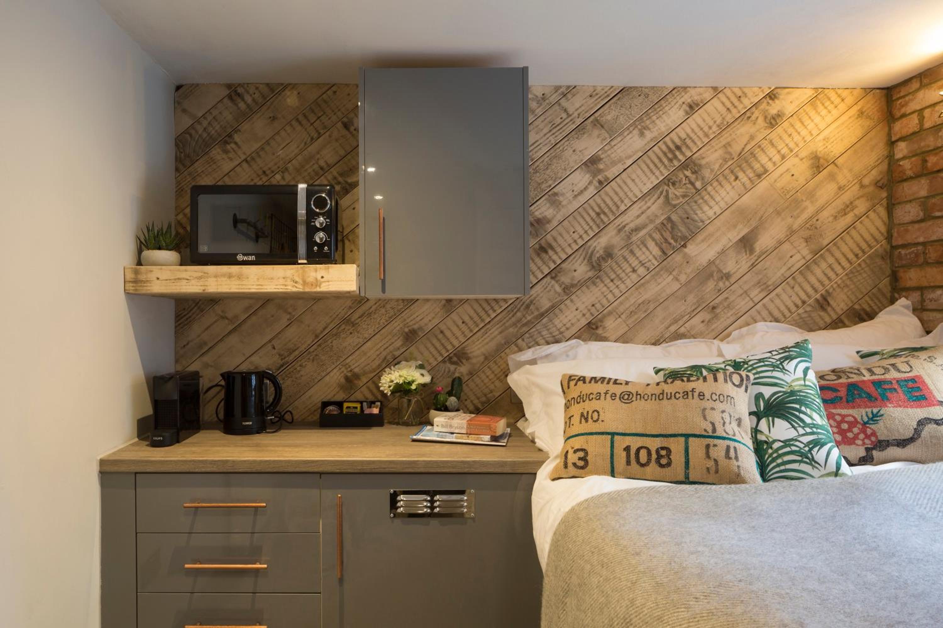 Small Double Room - Photo 6